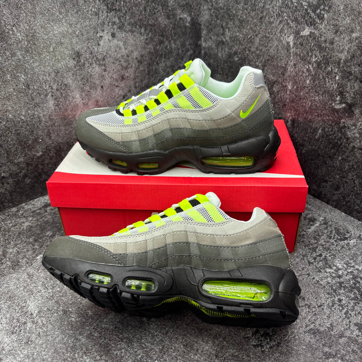 NIKE AIR MAX 95 WHITE & GREEN