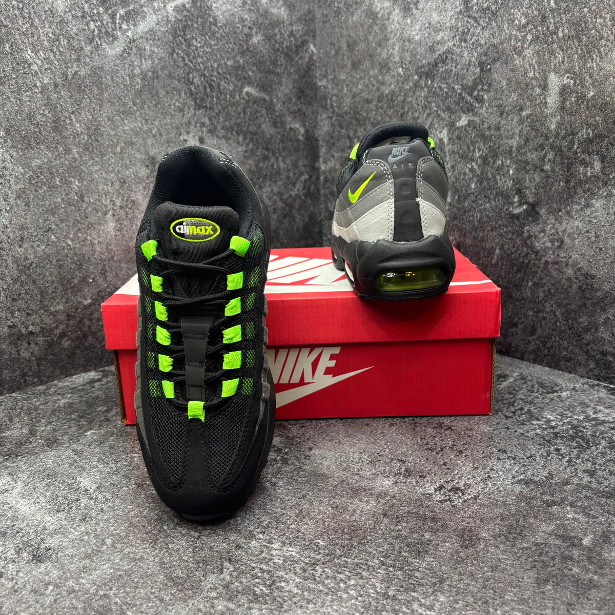 NIKE AIR MAX 95 BLACK & GREEN