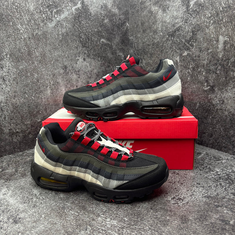 NIKE AIR MAX 95 BLACK & RED
