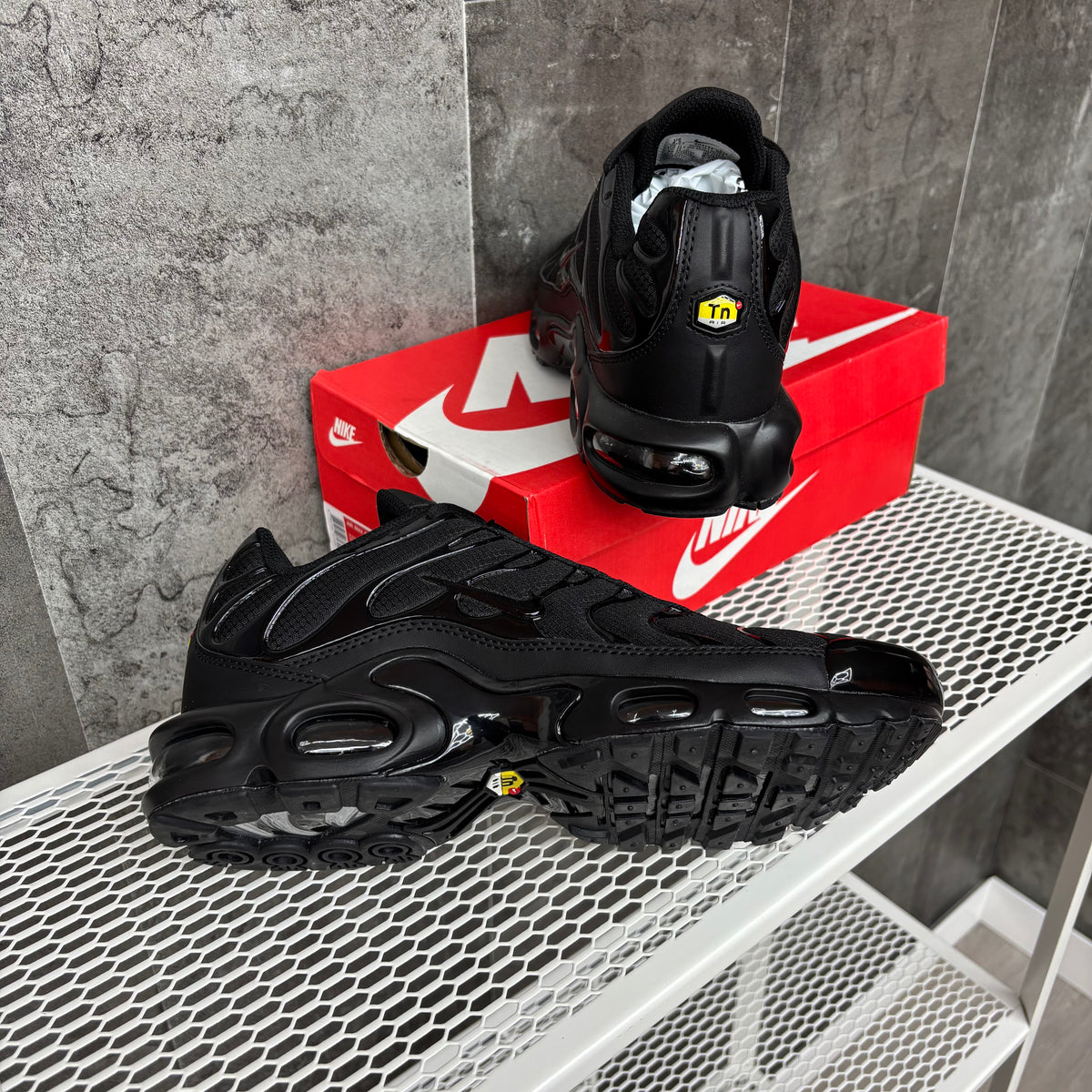 NIKE TN ALL BLACK