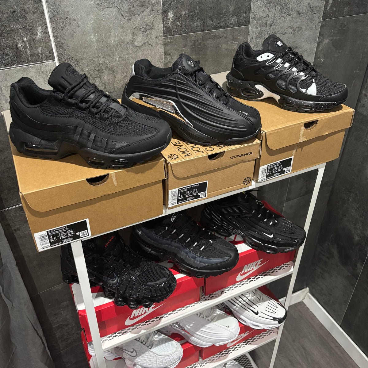 NIKE