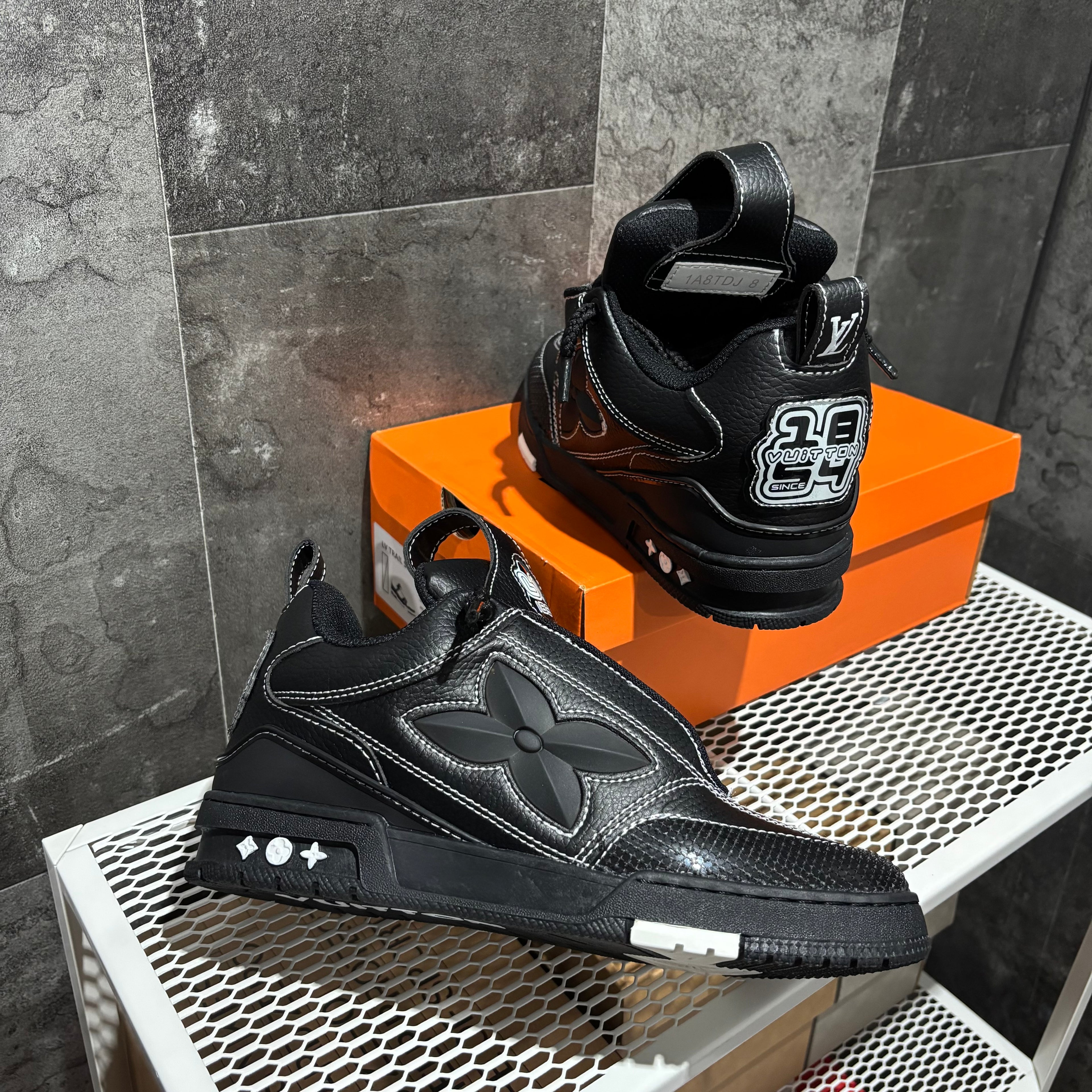 LV SKATE TRIPLE BLACK 1854 EDICIÓN LIMITADA