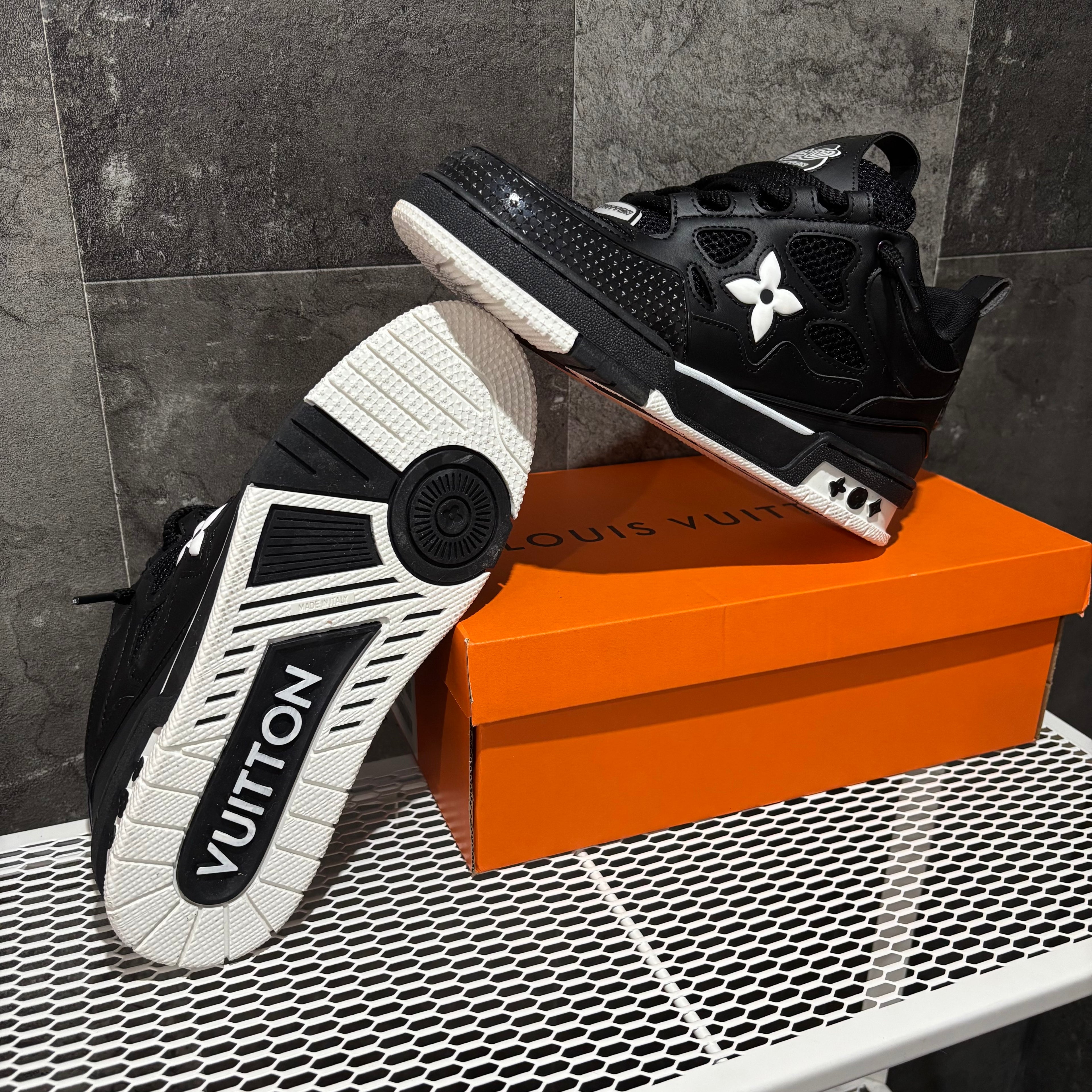 LV SKATE BLACK