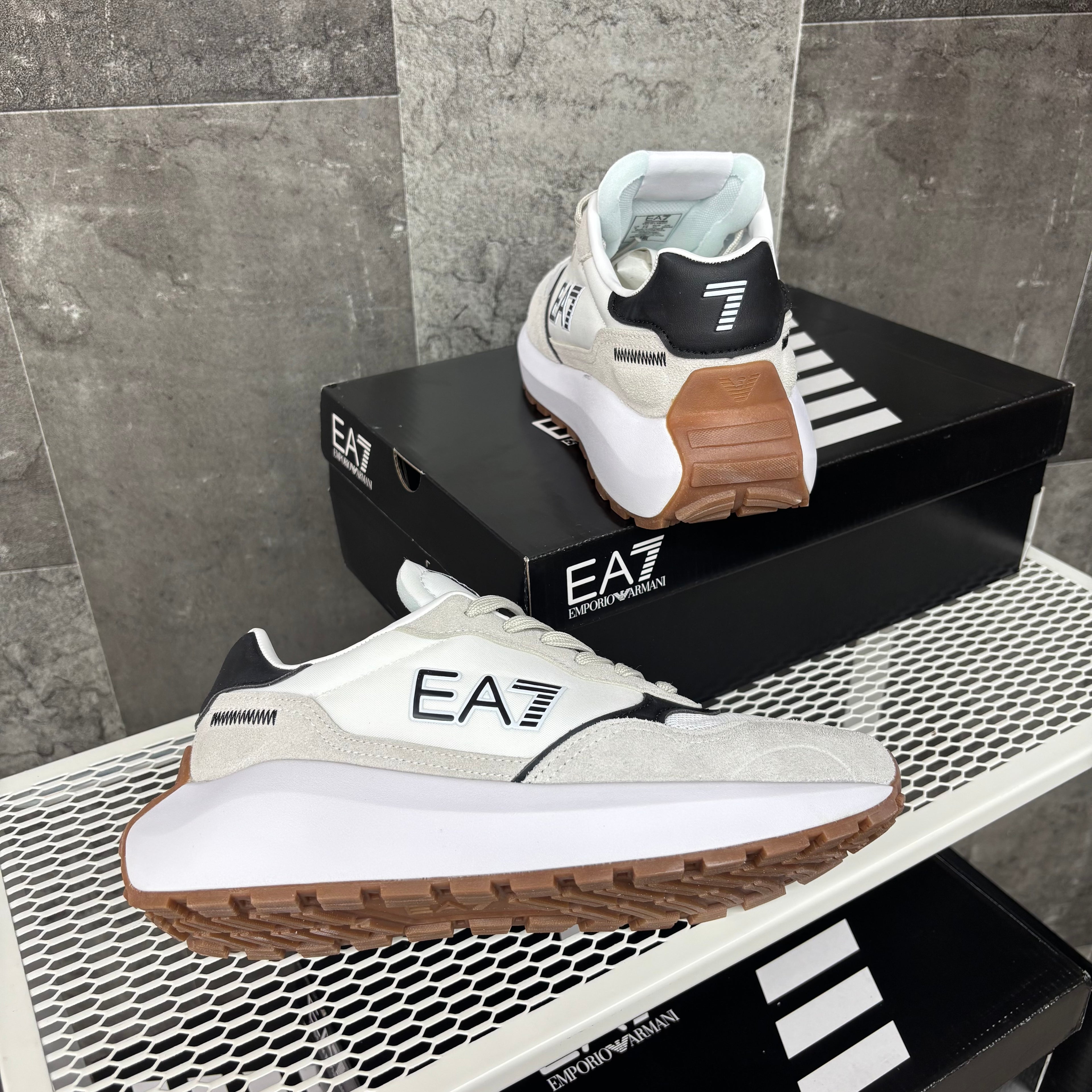 EA7 WHITE & CREAM