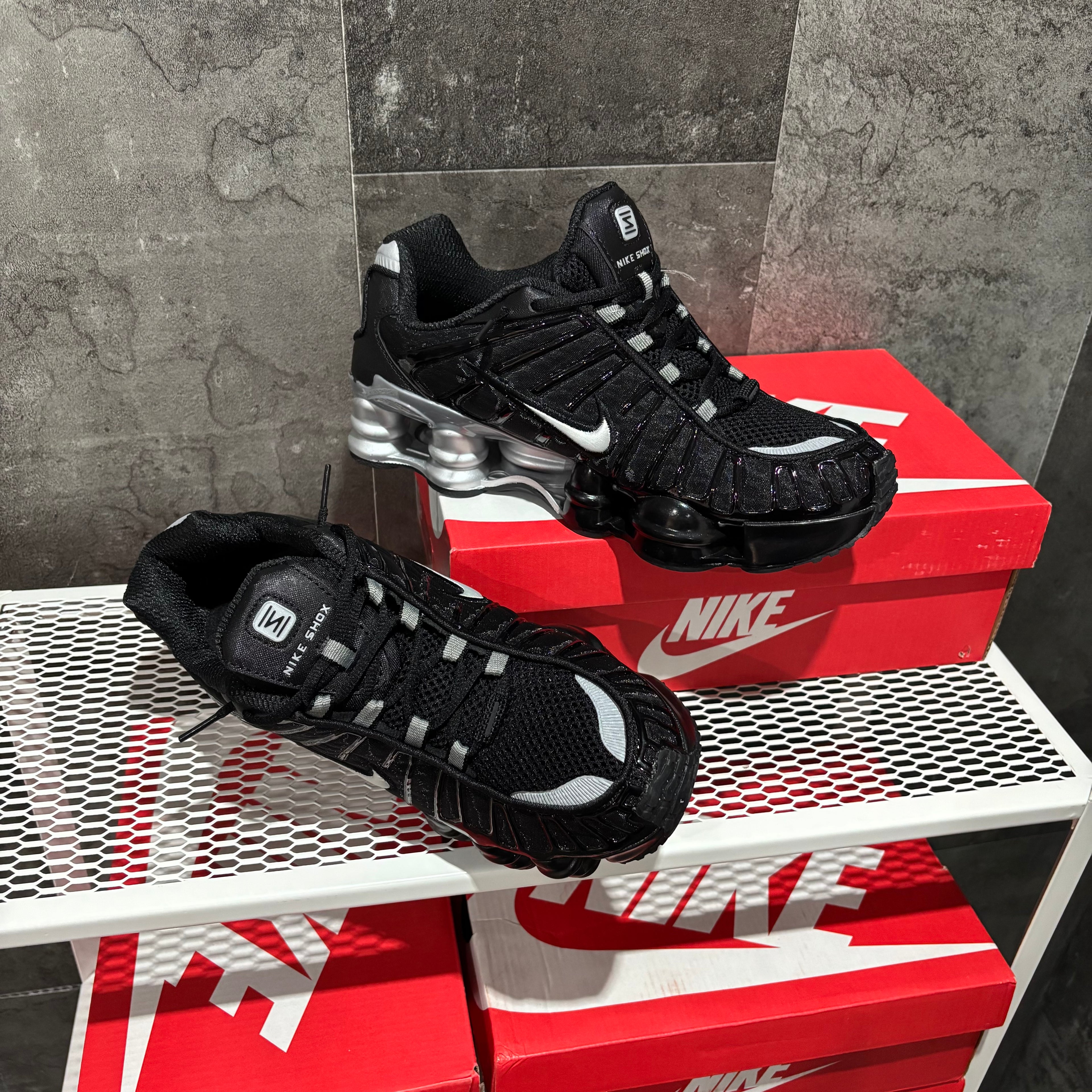SHOX BLACK & SILVER
