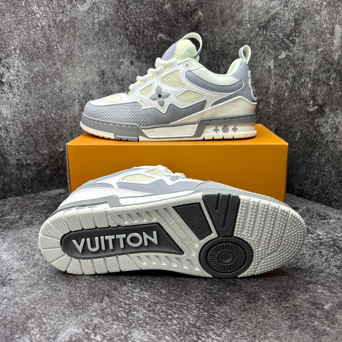 LOUIS VUITTON SKATE GREY & WHITE