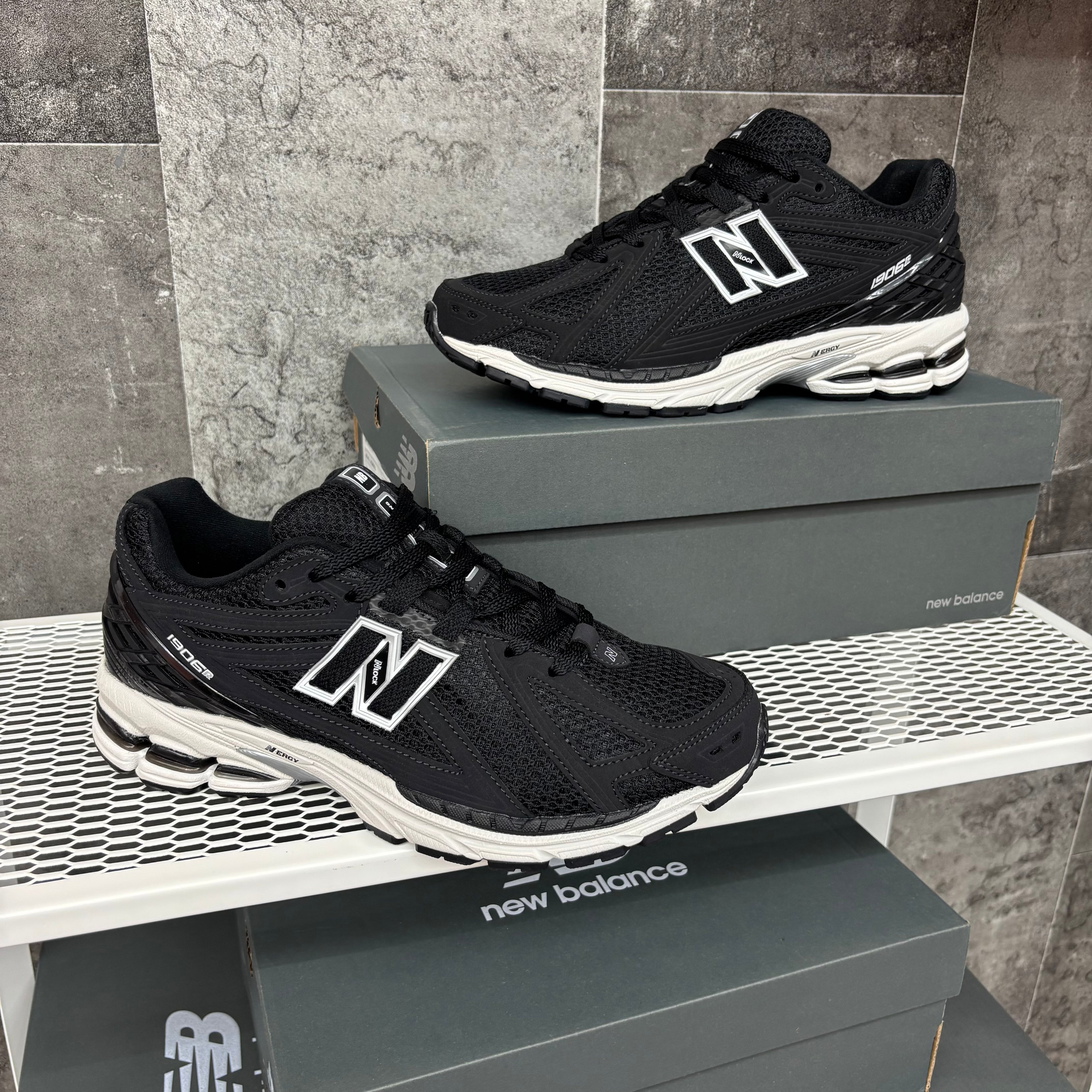 New Balance 1906R