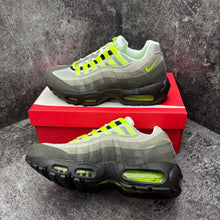 NIKE AIR MAX 95 WHITE & GREEN