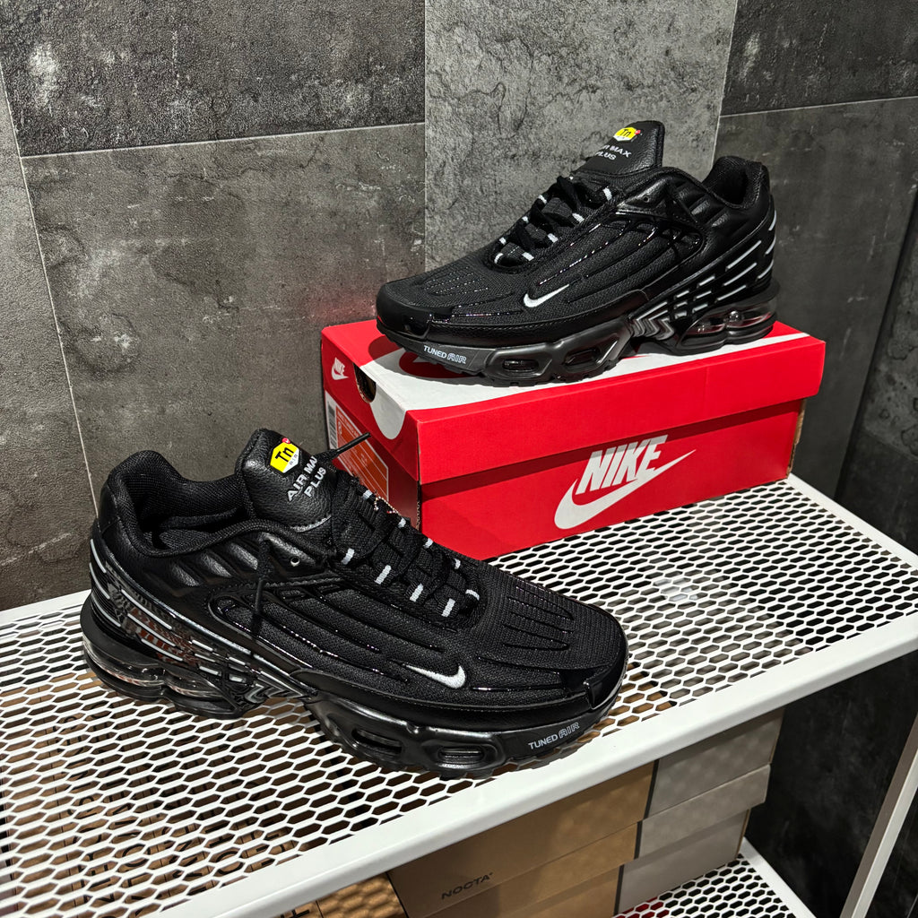 NIKE TUNED BLACK & WHITE