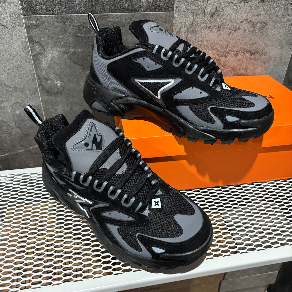 LV TATIC TRIPLE BLACK