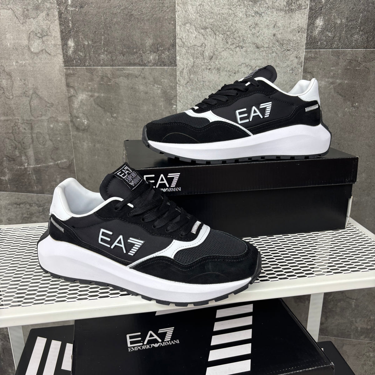EA7 BLACK & WHITE