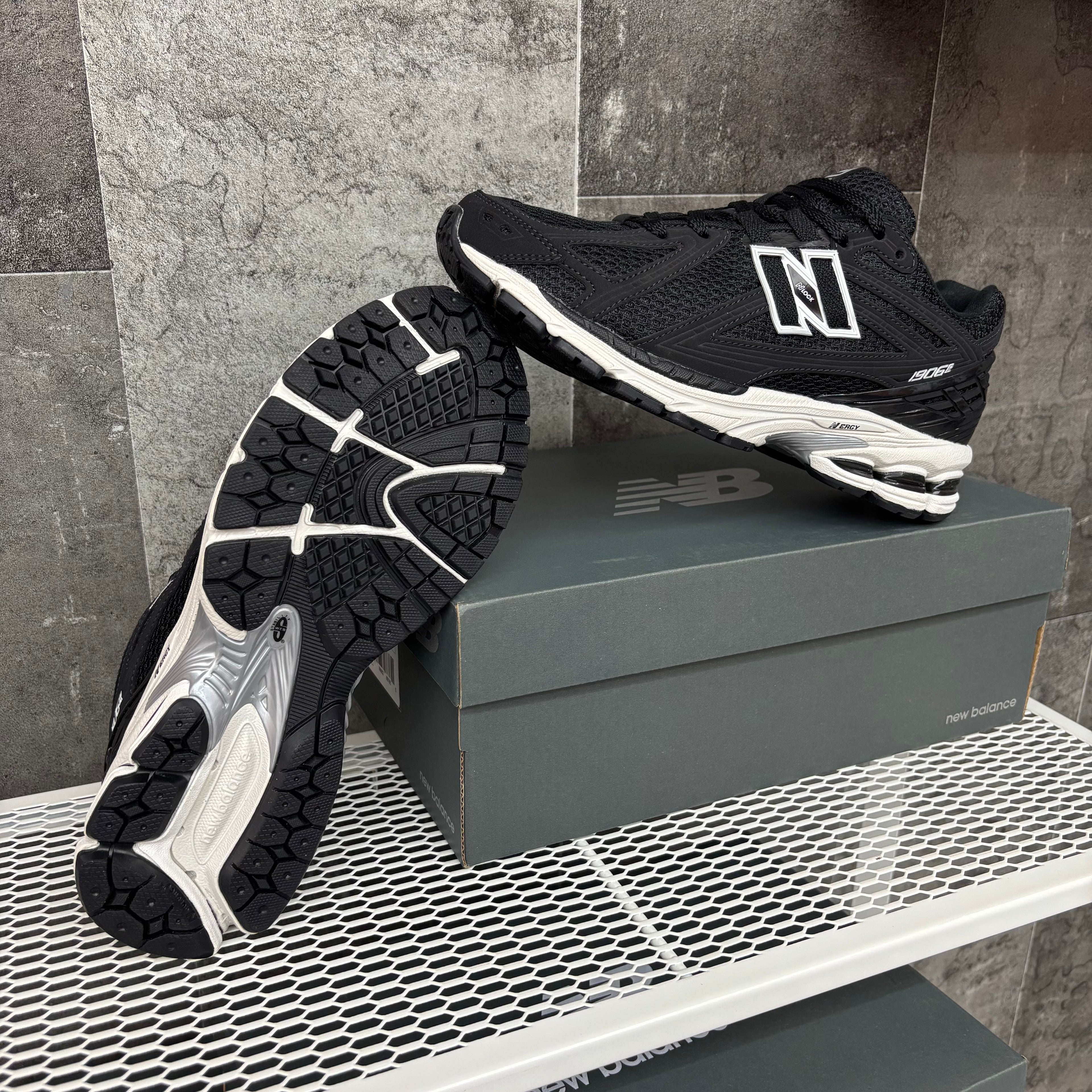 New Balance 1906R
