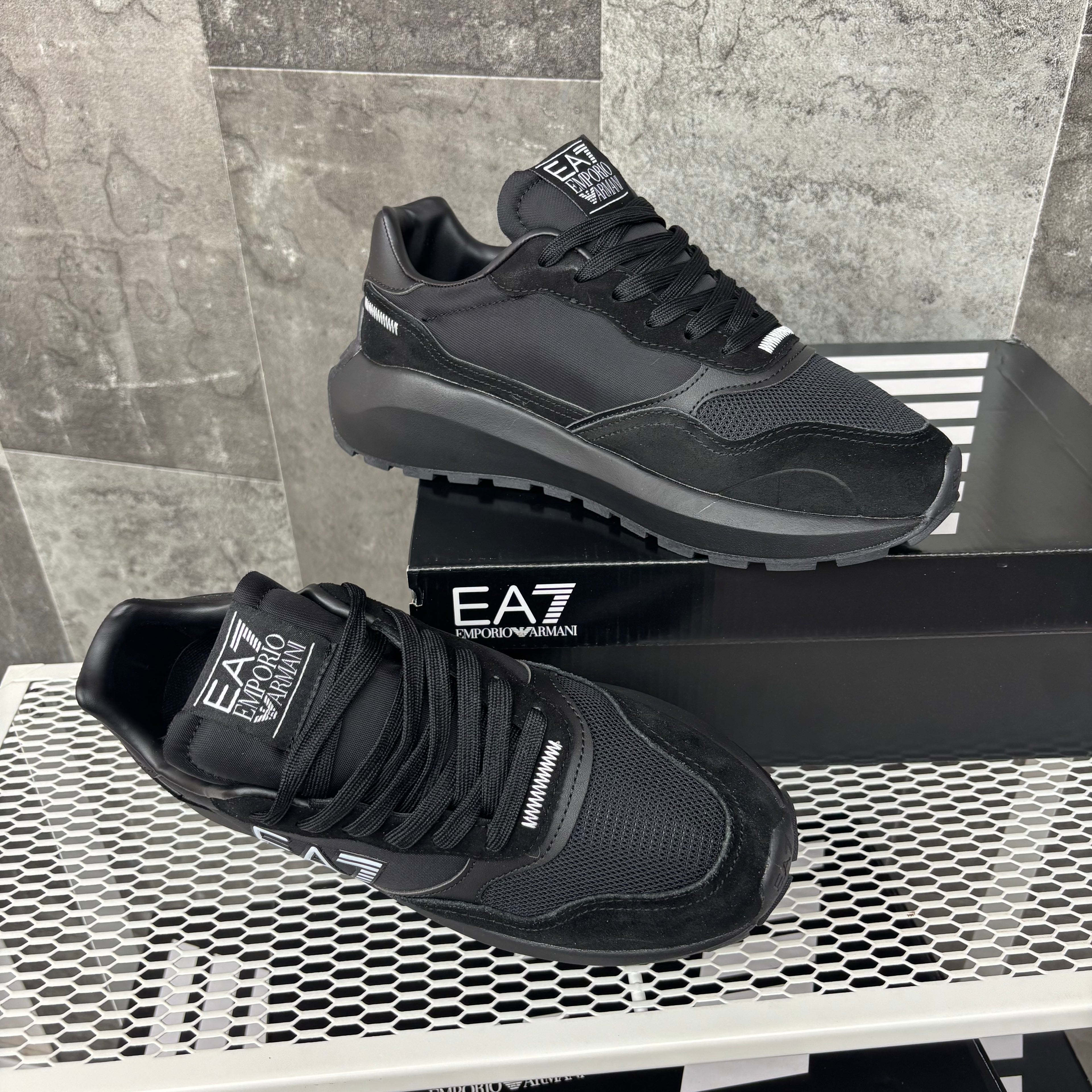 EA7 BLACK & WHITE