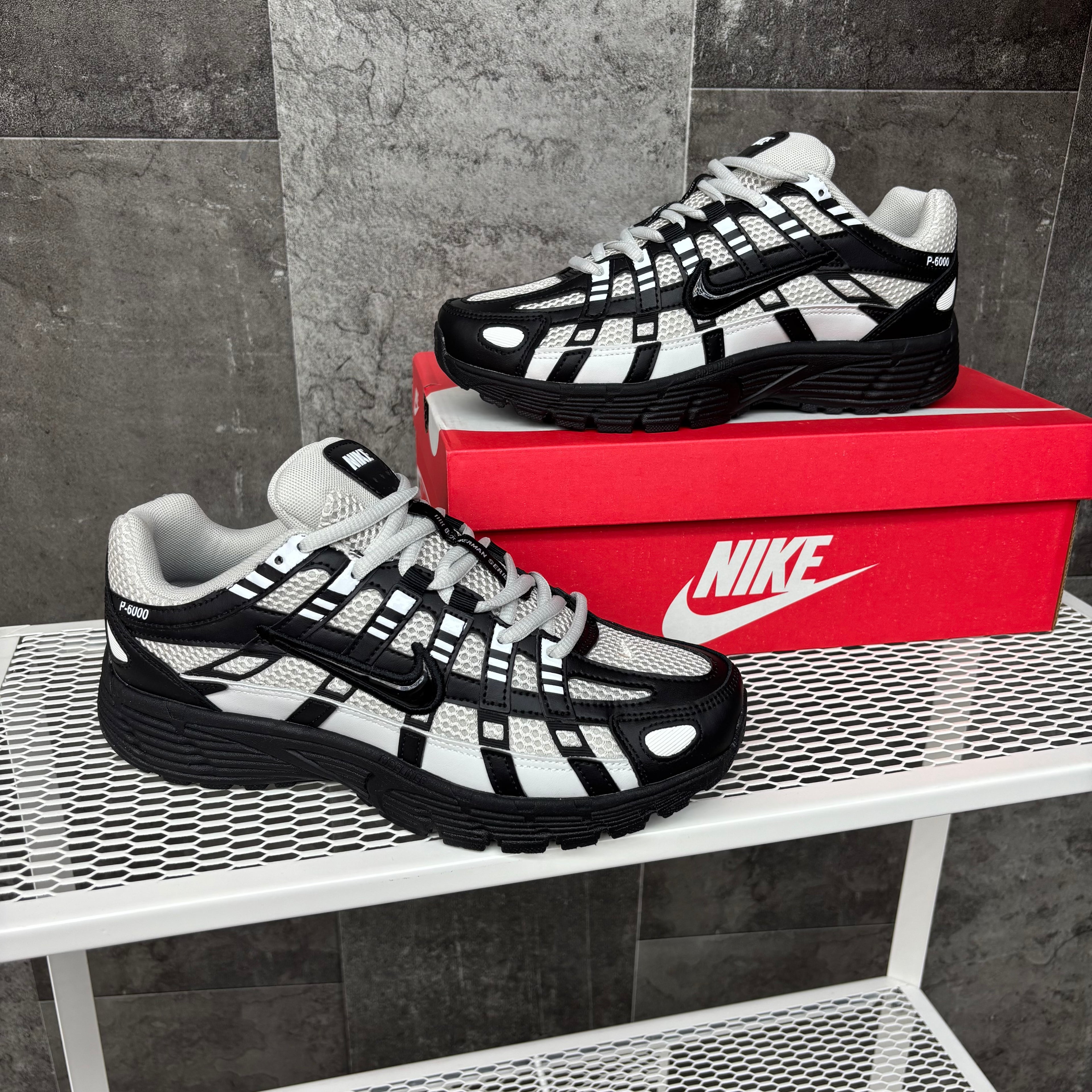 P-6000 BLACK & WHITE
