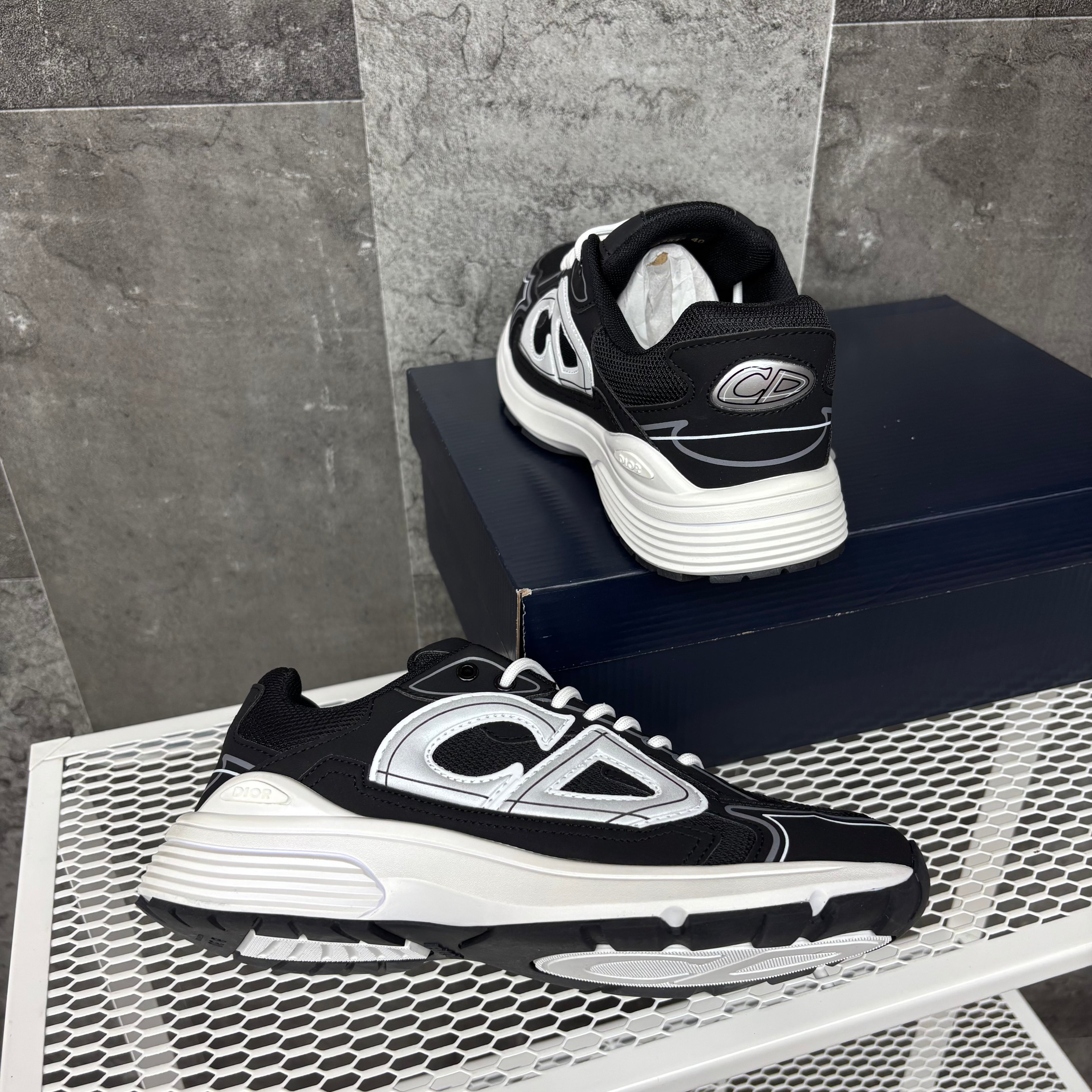 DIOR B30 BLACK & WHITE