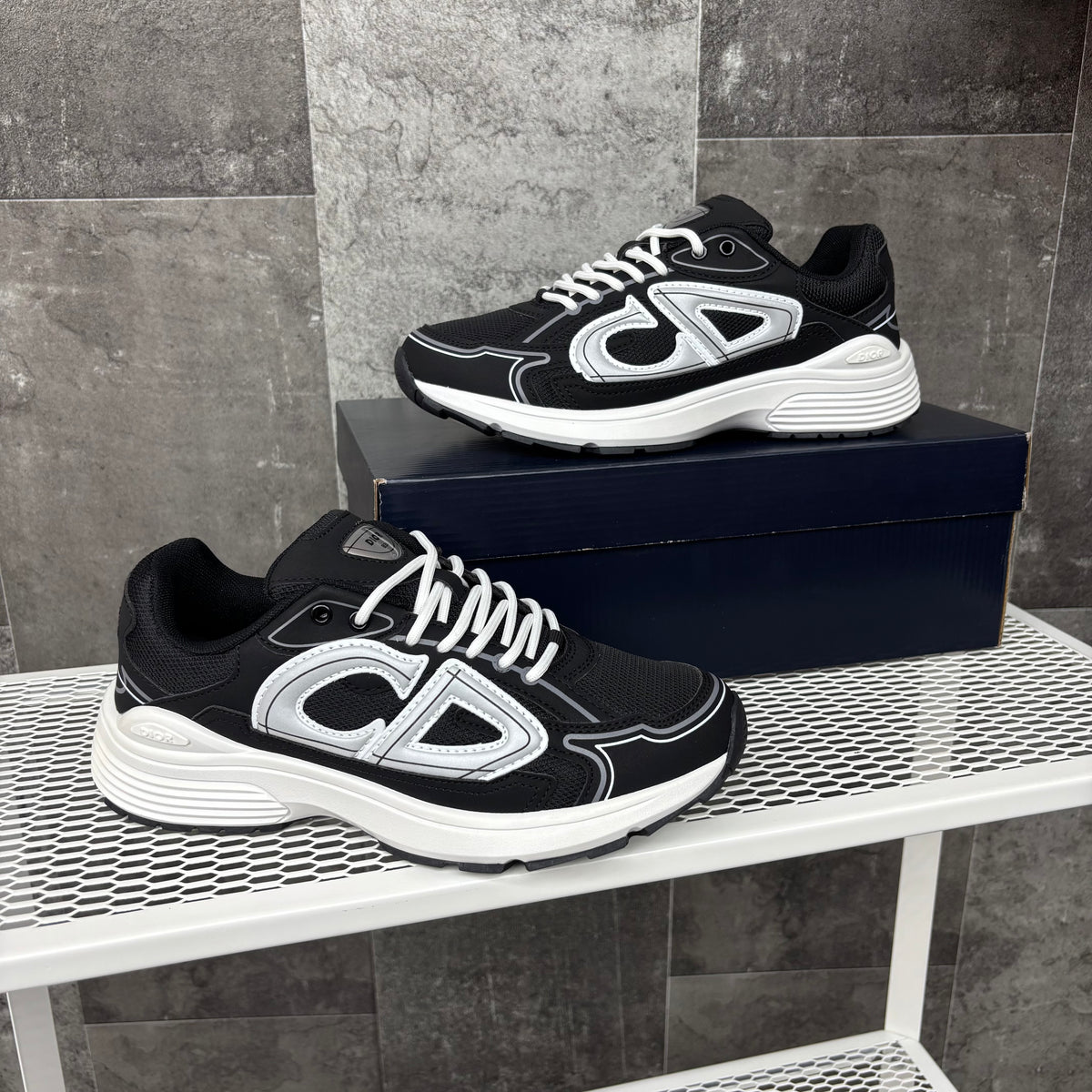 DIOR B30 BLACK & WHITE
