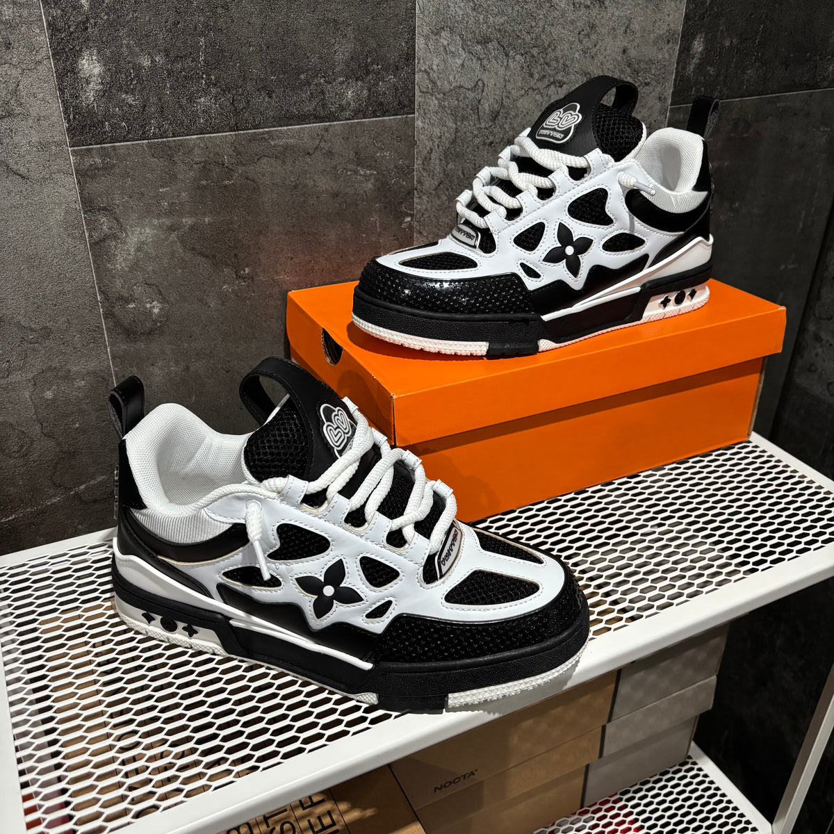 LV TRAINER SKATE BLACK & WHITE