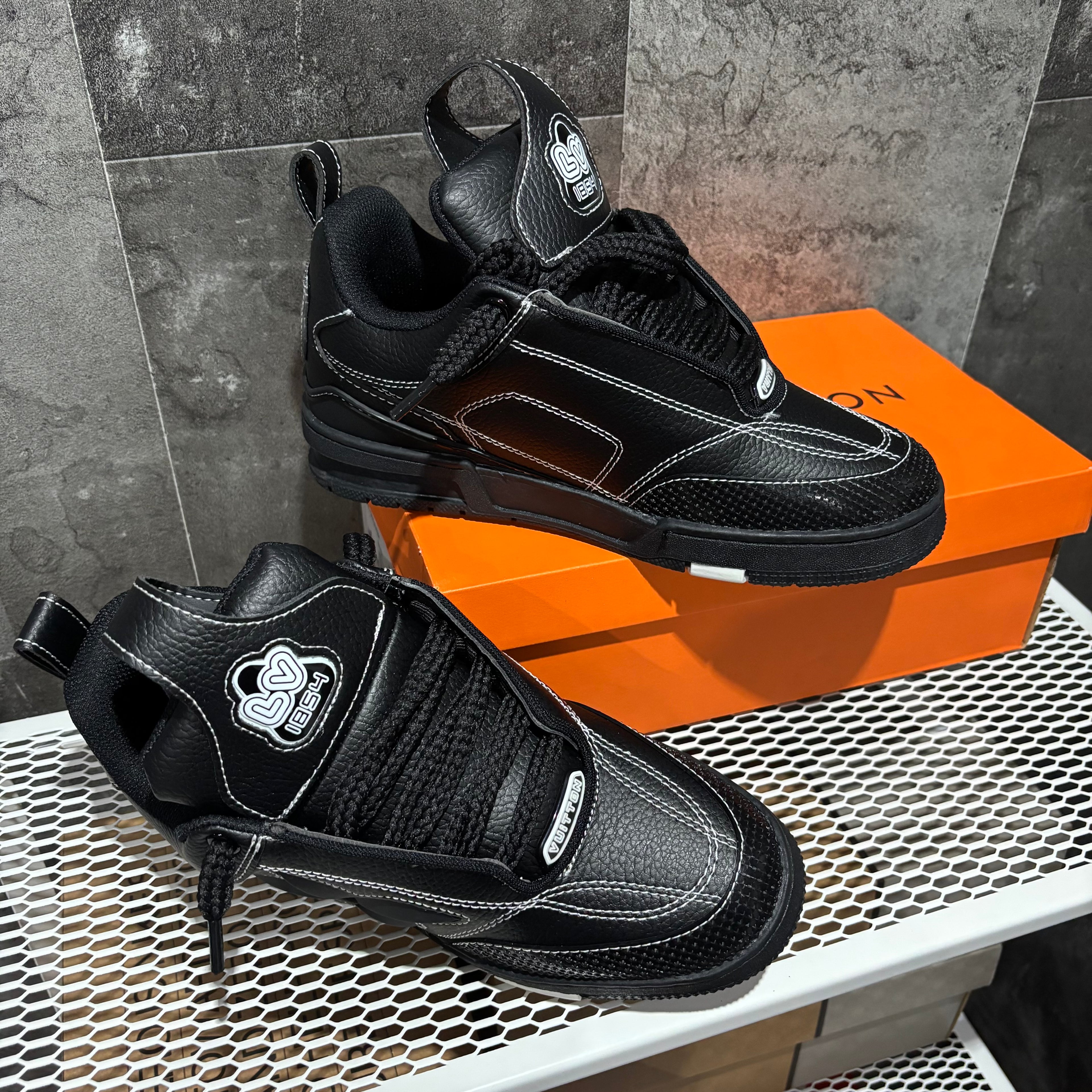 LV SKATE TRIPLE BLACK 1854 EDICIÓN LIMITADA