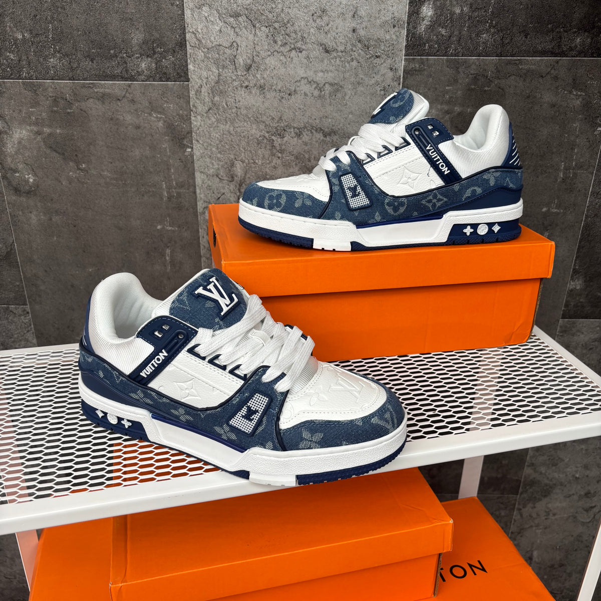 LOUIS VUITTON TRAINER WHITE BLUE