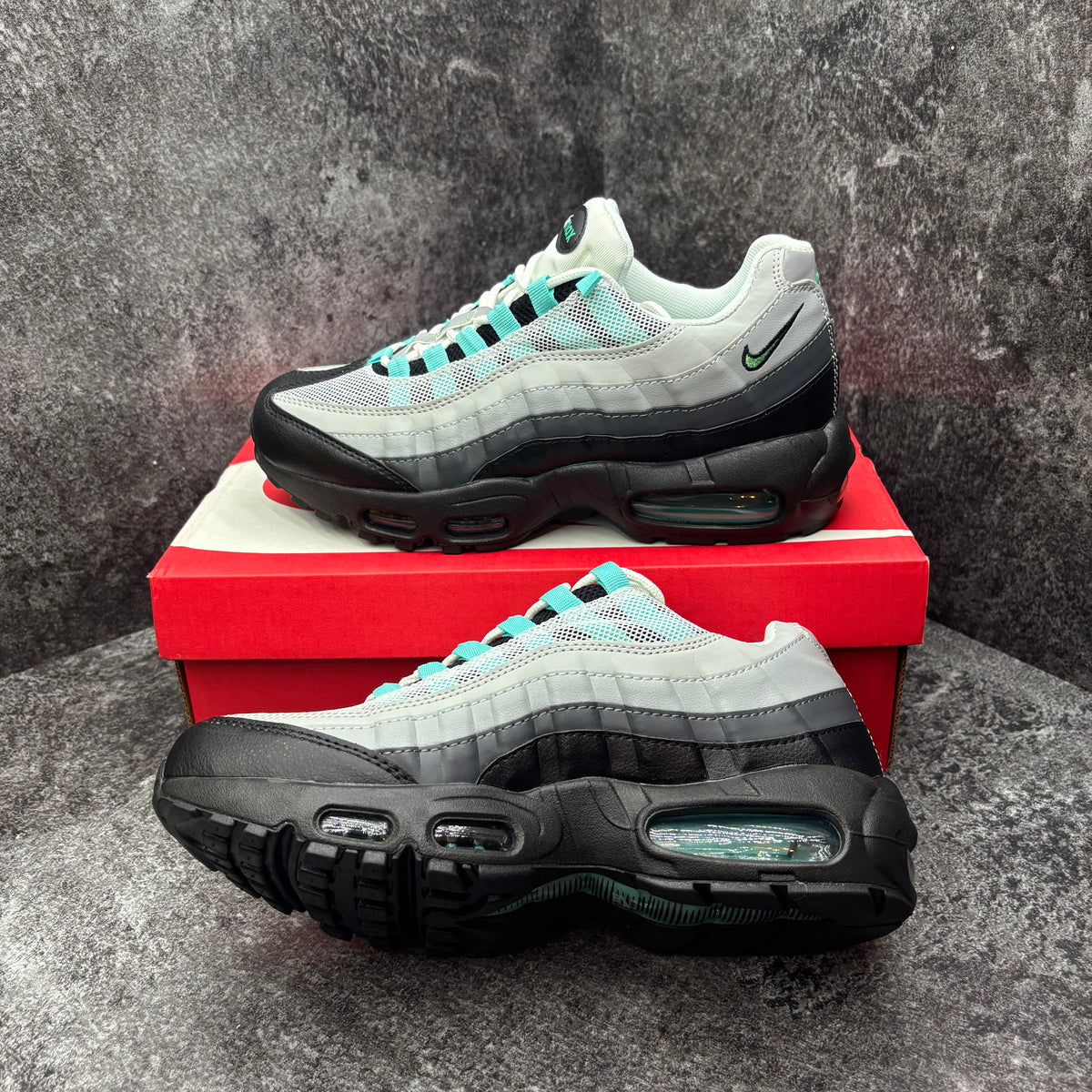 NIKE AIR MAX 95 WHITE & TOURQOISE