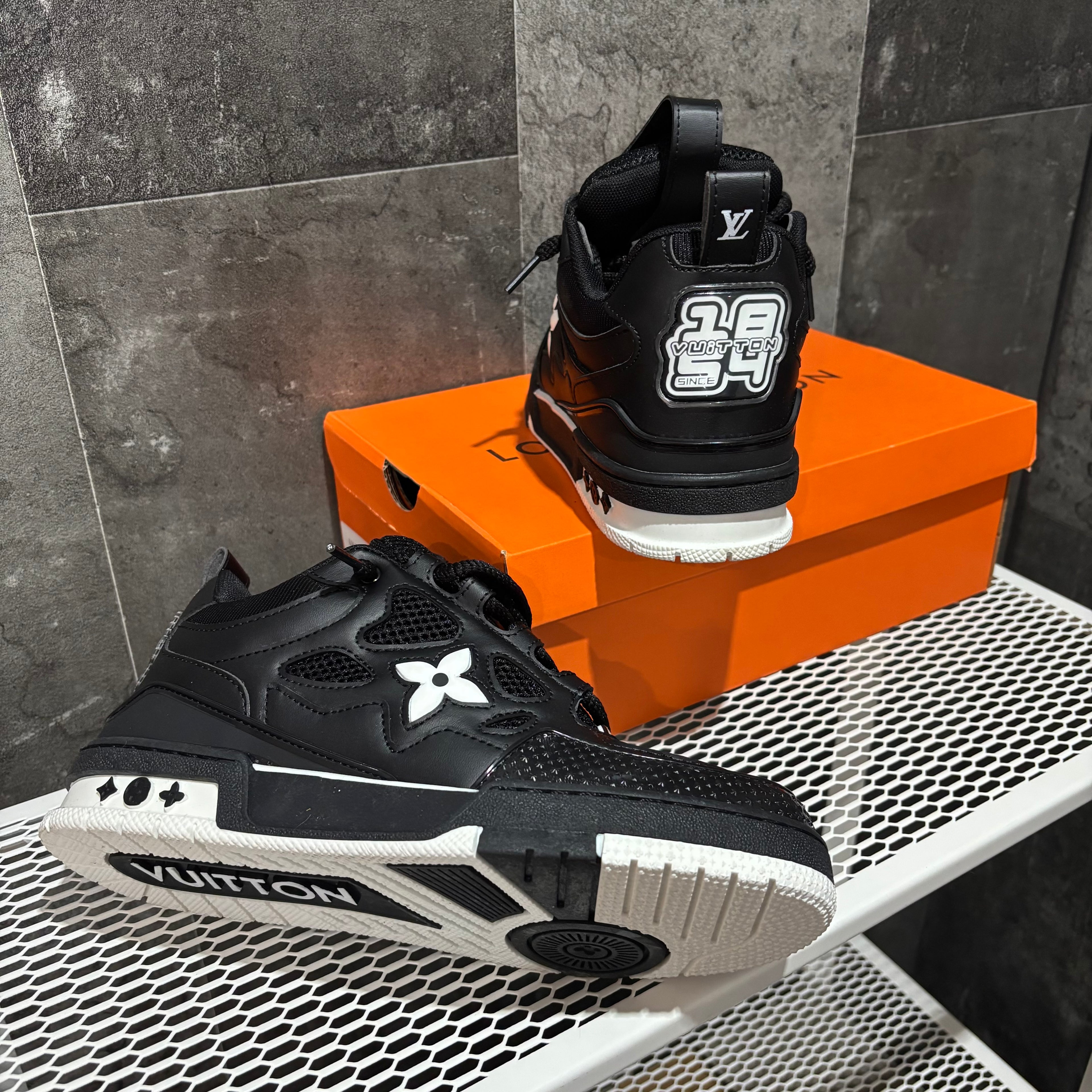 LV SKATE BLACK
