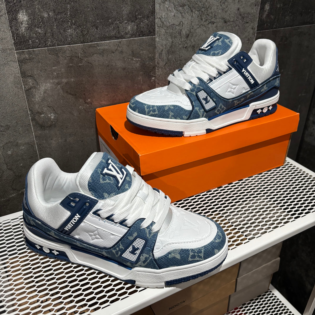 LV TRAINER BLUE & WHITE