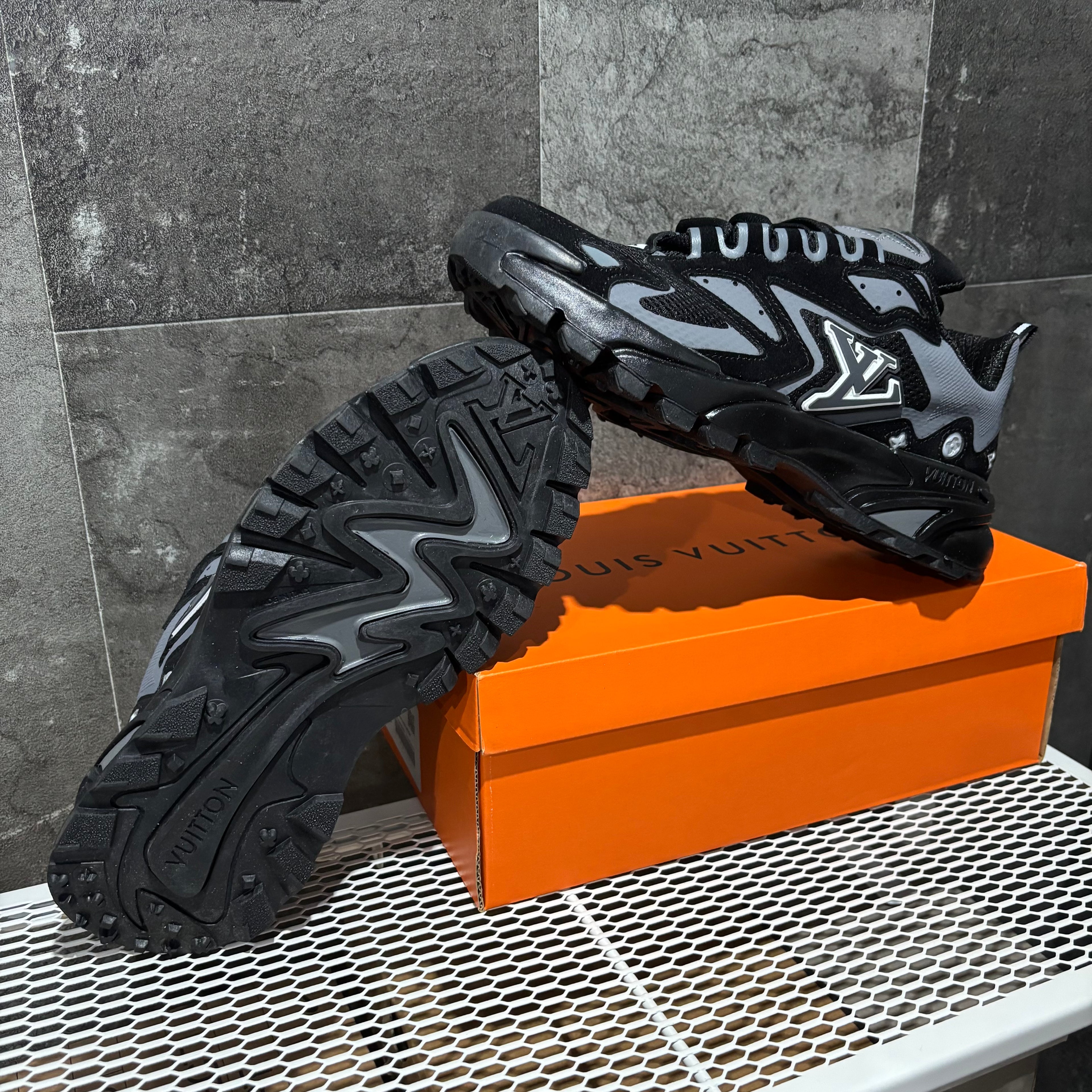 LV TATIC TRIPLE BLACK