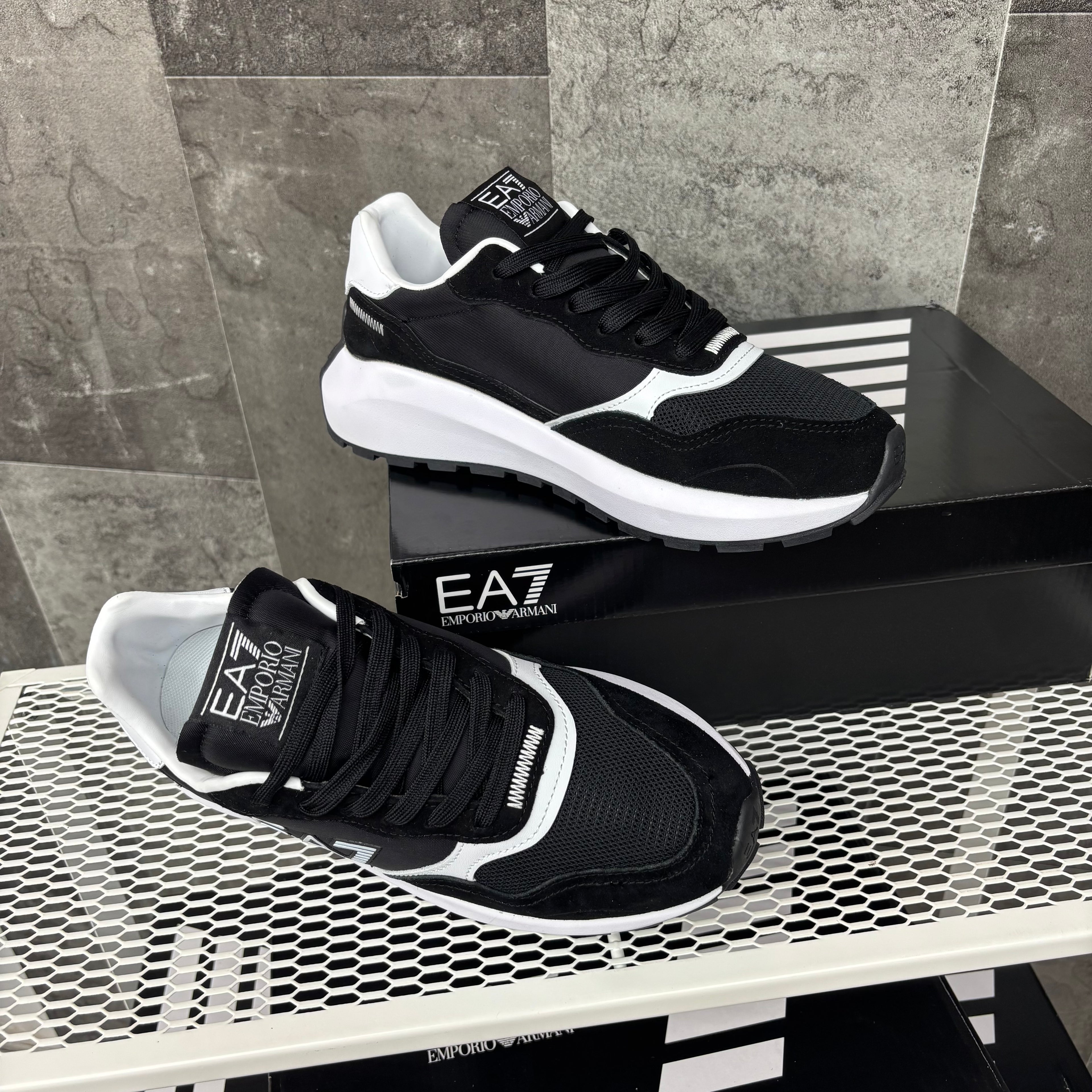 EA7 BLACK & WHITE