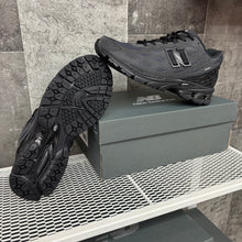 NEW BALANCE ALL BLACK 1906R