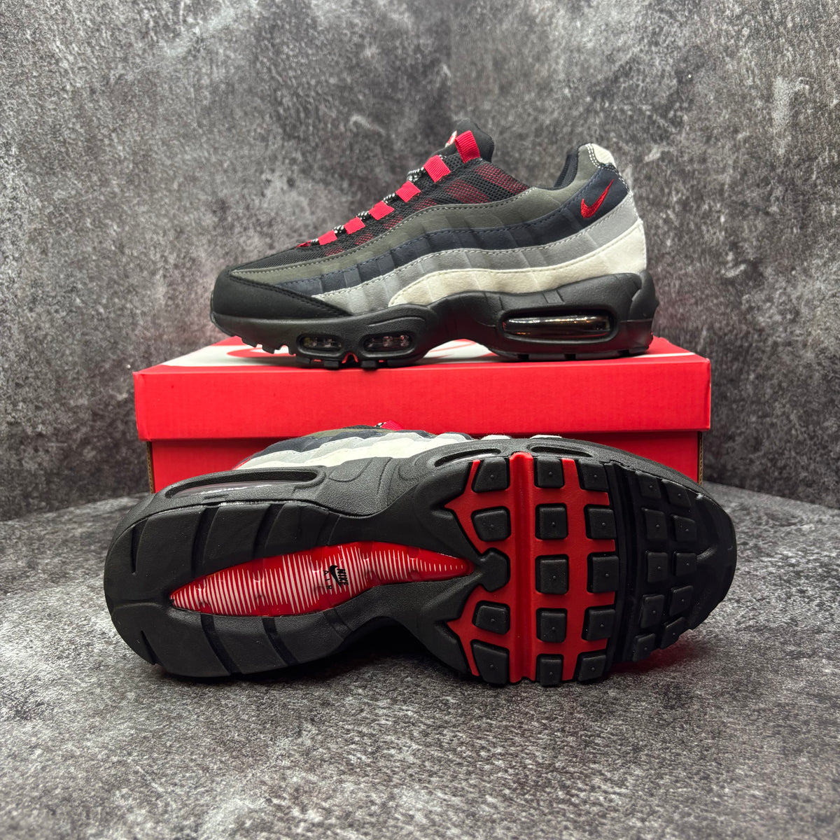 NIKE AIR MAX 95 BLACK & RED