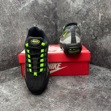 NIKE AIR MAX 95 BLACK & GREEN