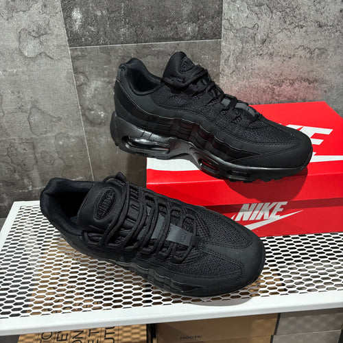 Air Max 95 Triple Black