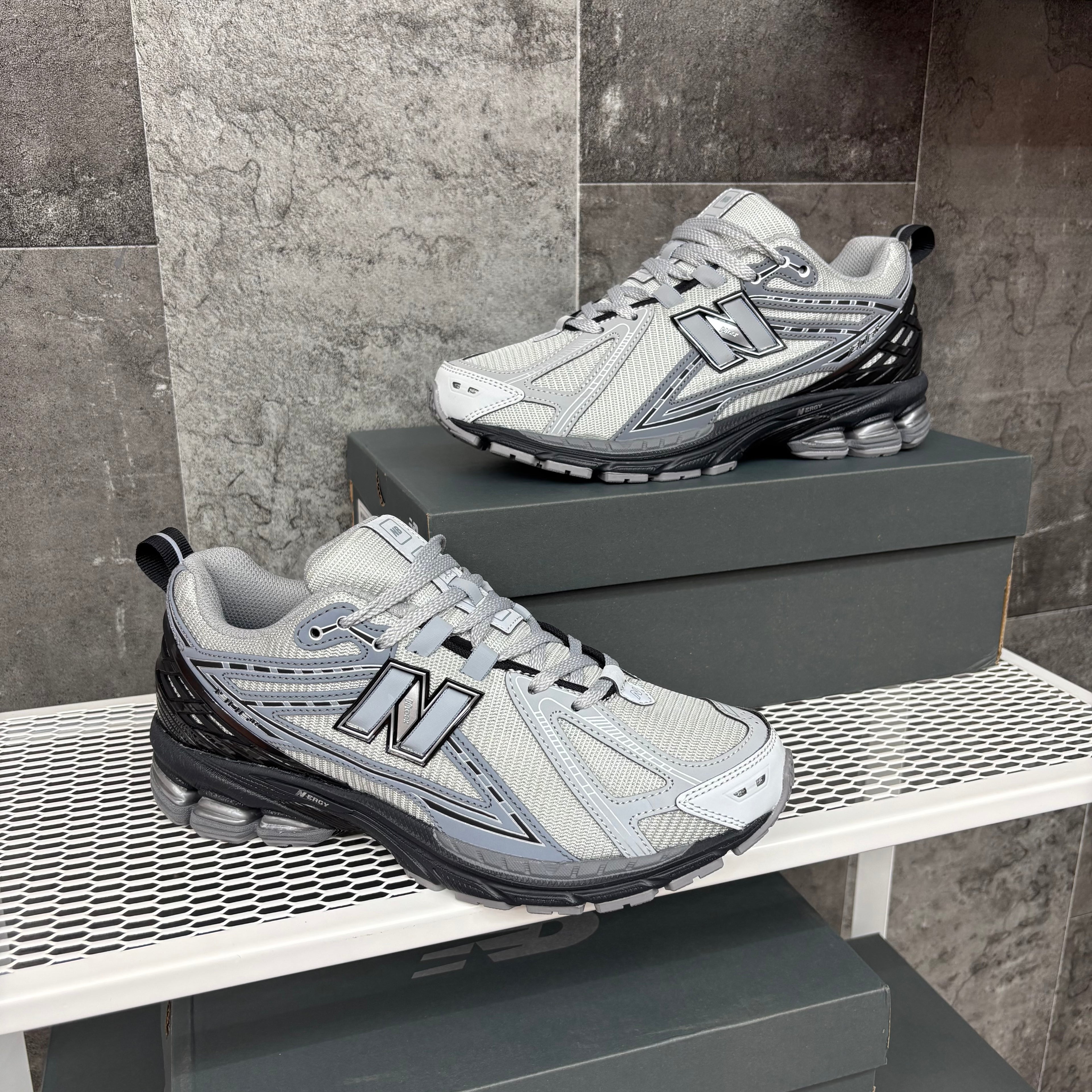 New Balance 1906R