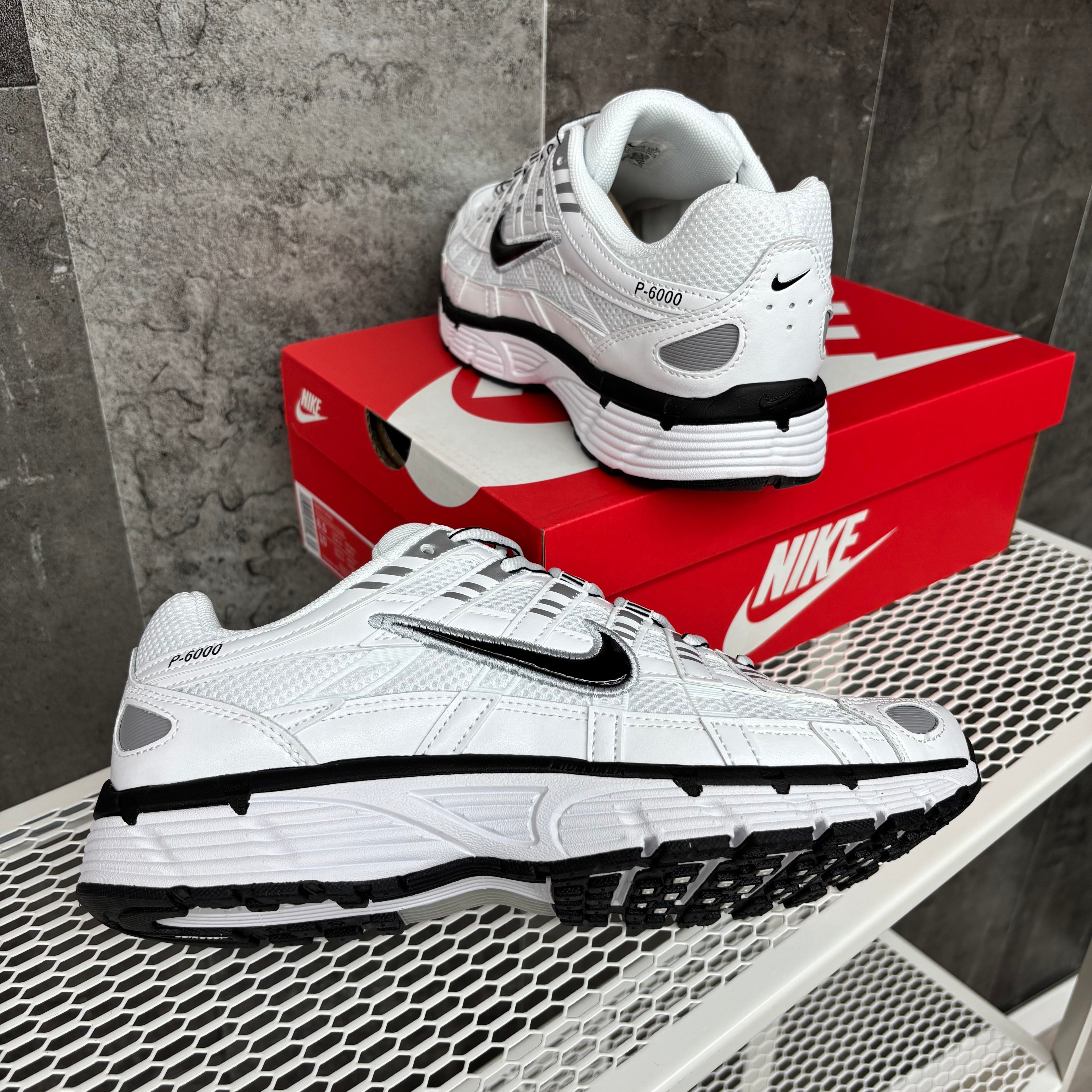 P-6000 WHITE & BLACK