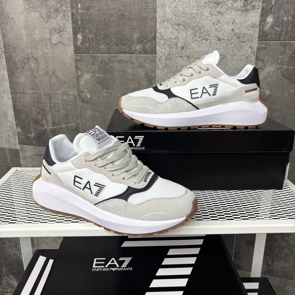 EA7 WHITE & CREAM