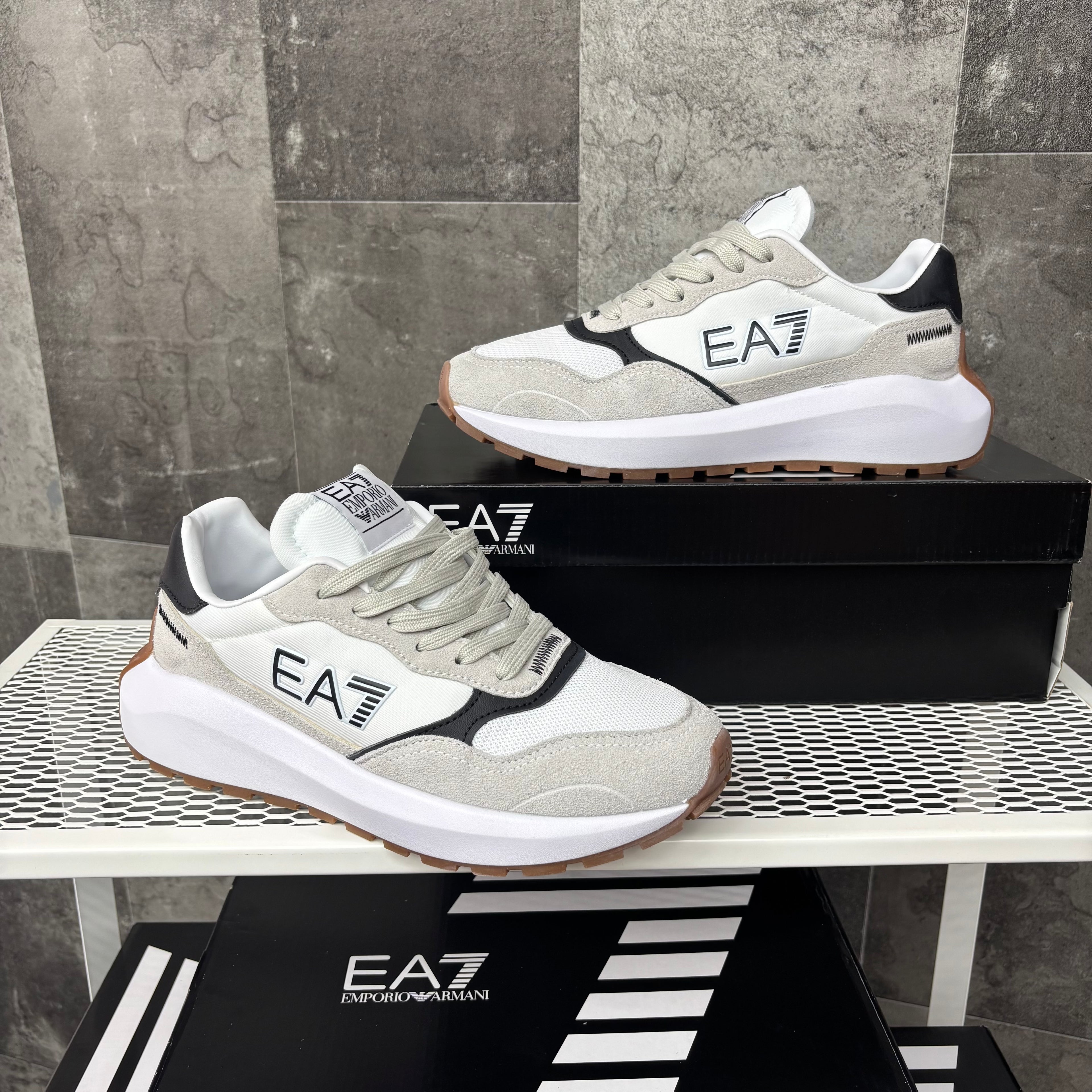 EA7 WHITE & CREAM