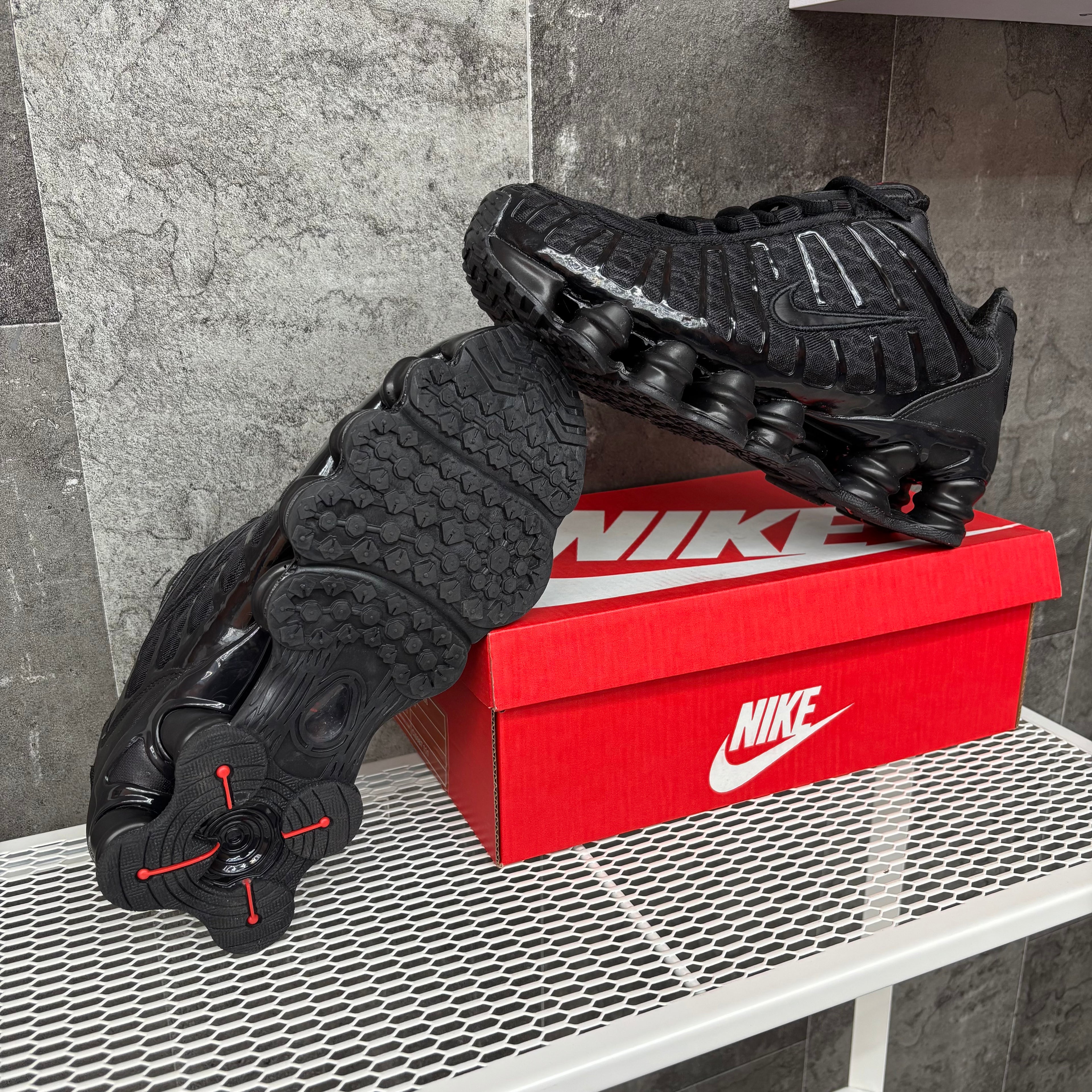 “NIKE SHOX TL ALL BLACK ⚫️”