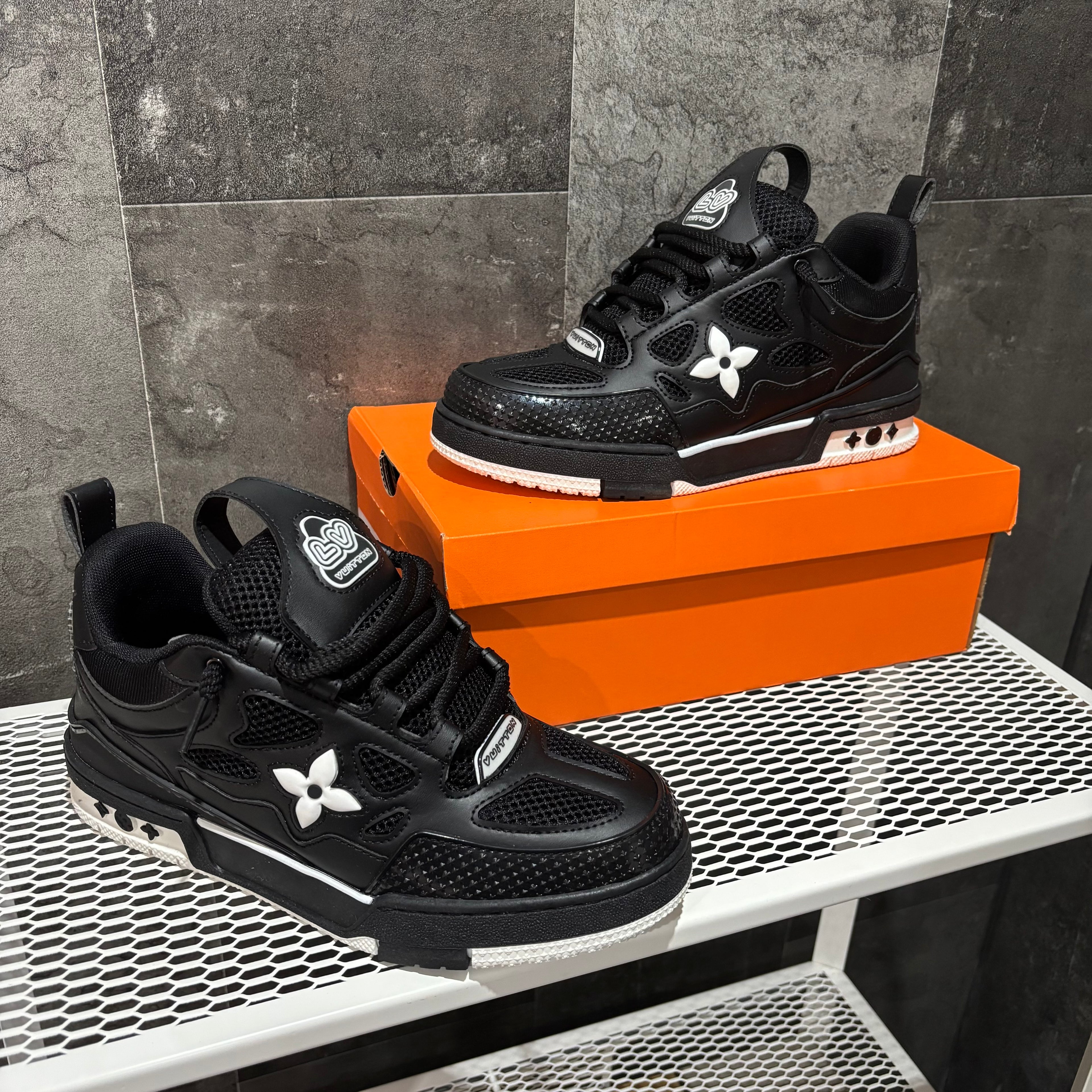 LV SKATE BLACK