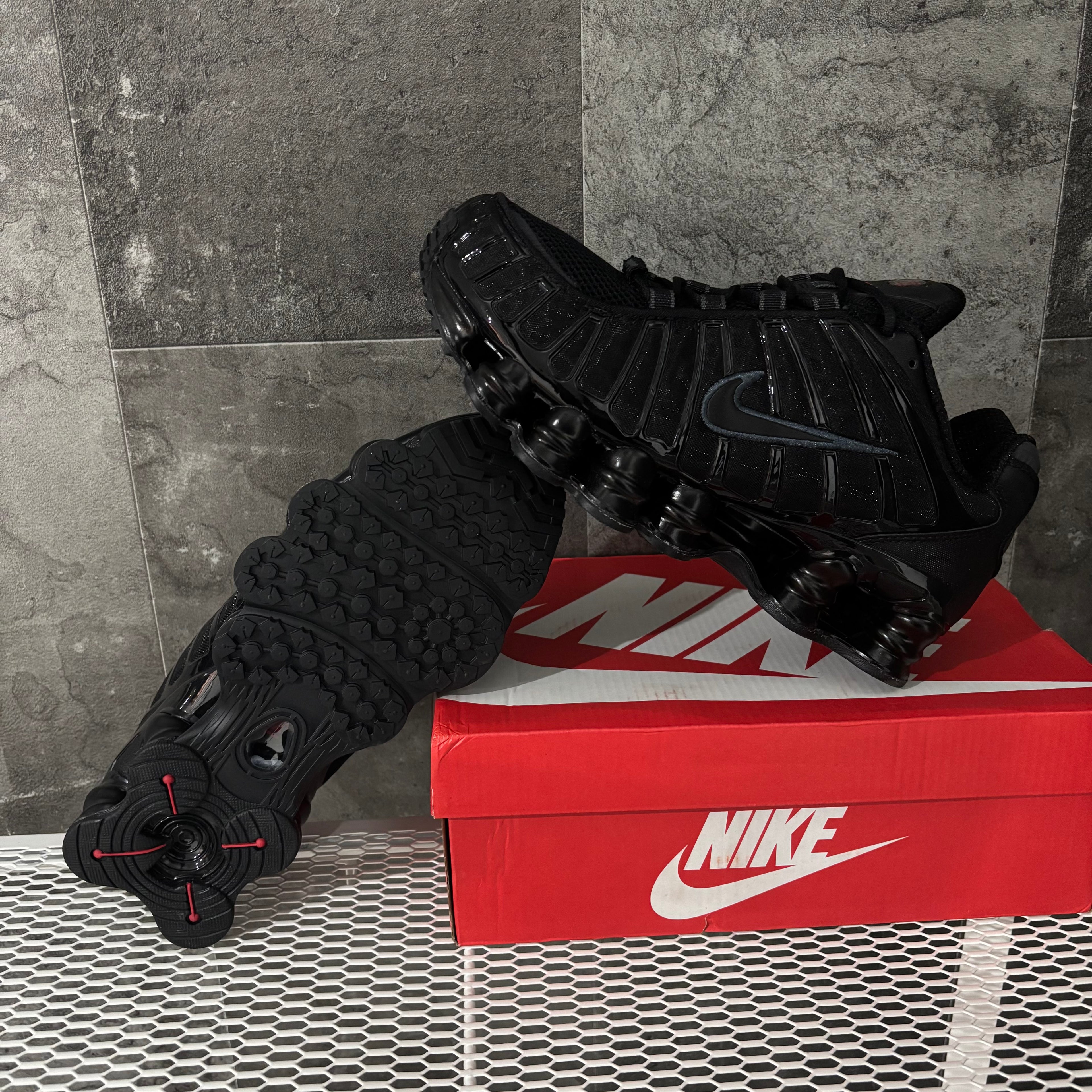 “NIKE SHOX TL ALL BLACK ⚫️”