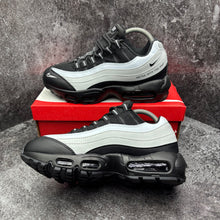 NIKE AIR MAX 95 BLACK & WHITE