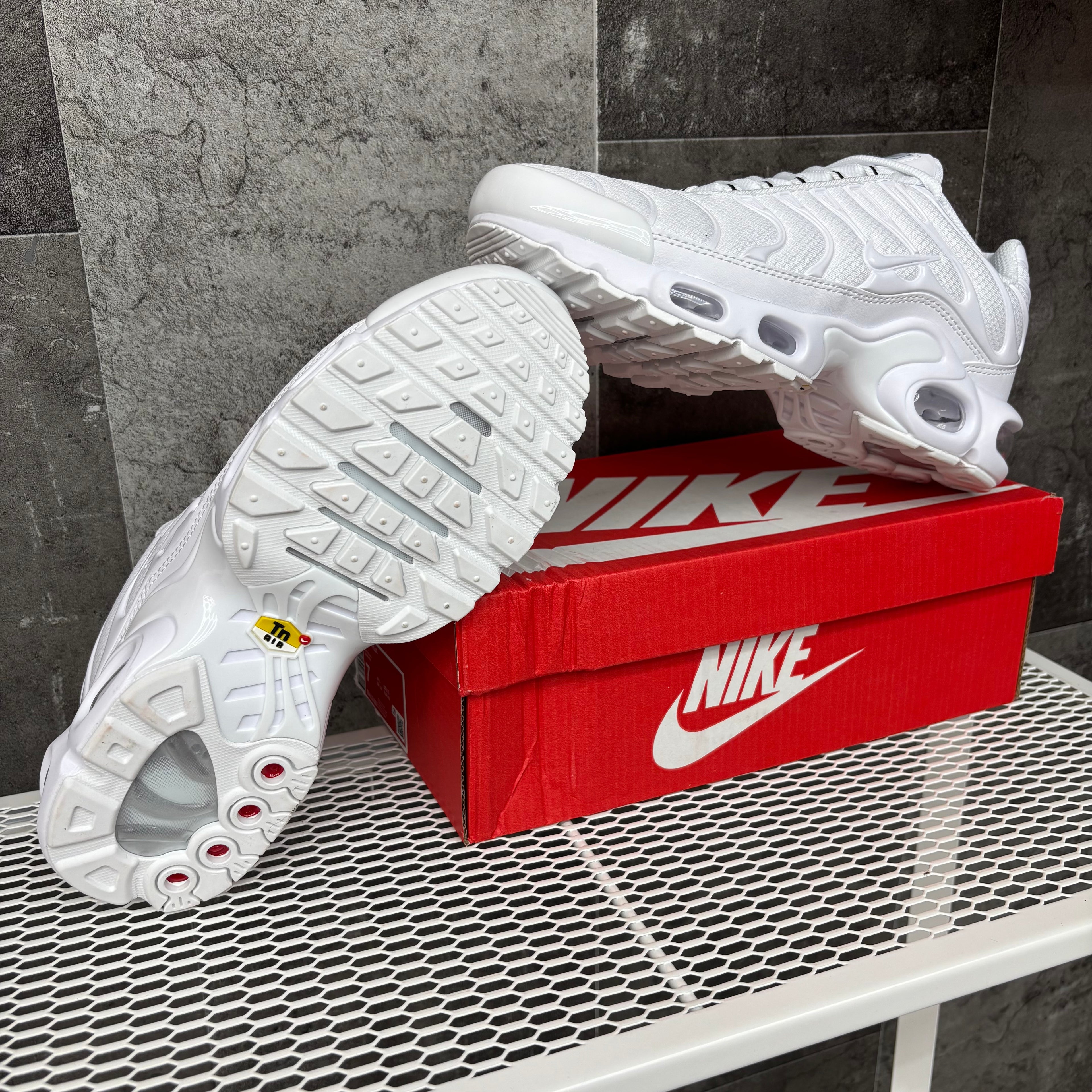 “NIKE TN ALL WHITE⚪️”