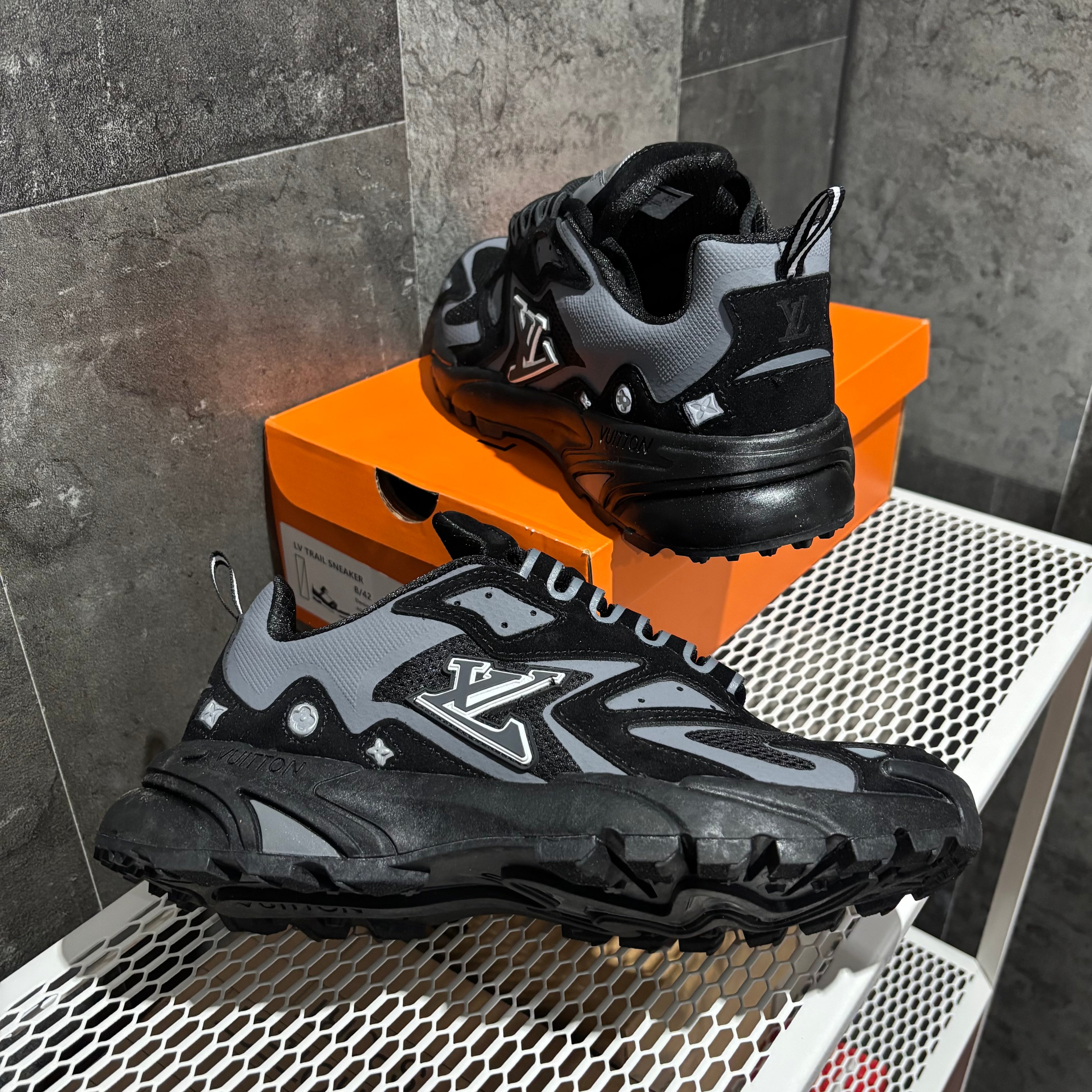 LV TATIC TRIPLE BLACK