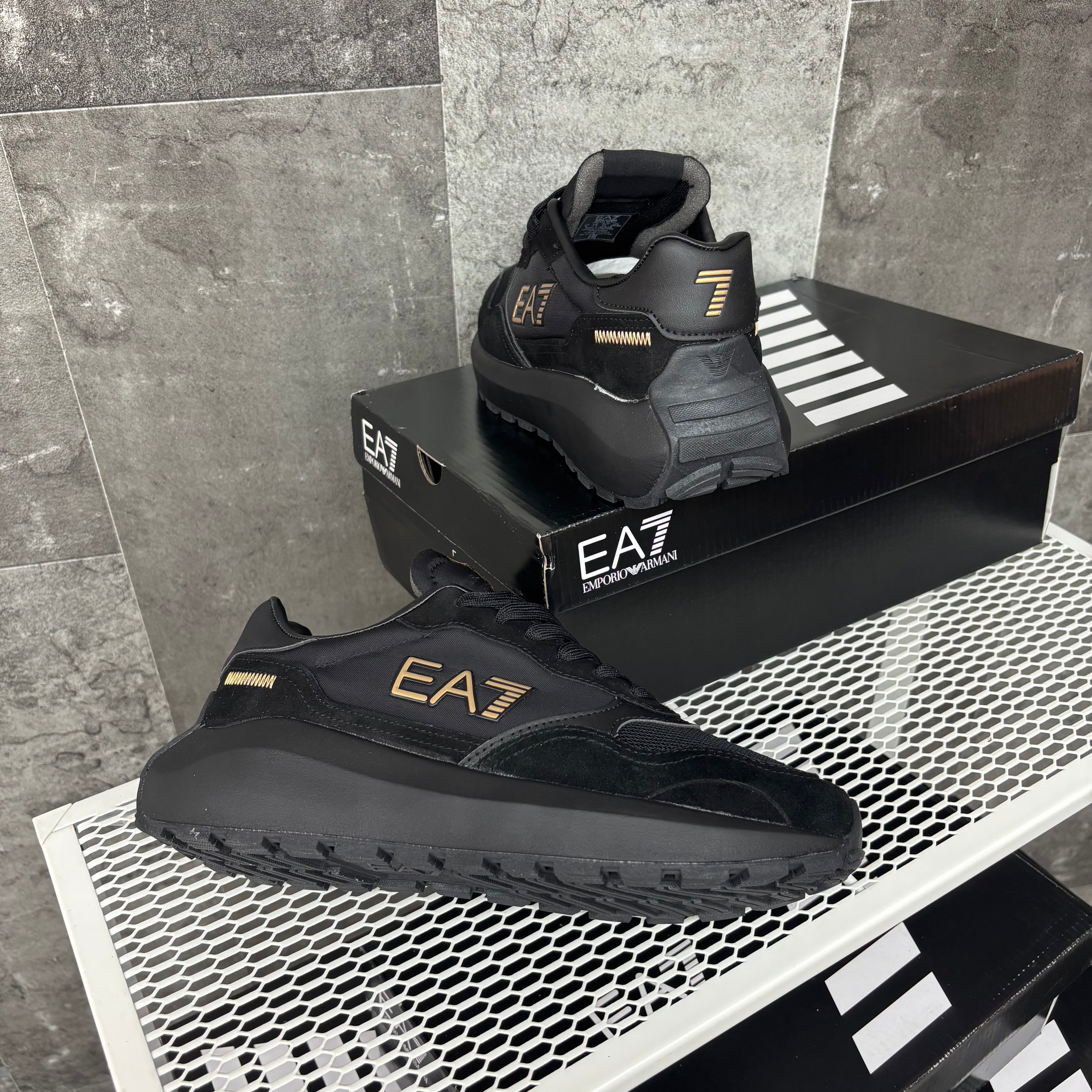 EA7 BLACK & GOLD
