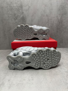 NIKE SHOX WHITE & SILVER