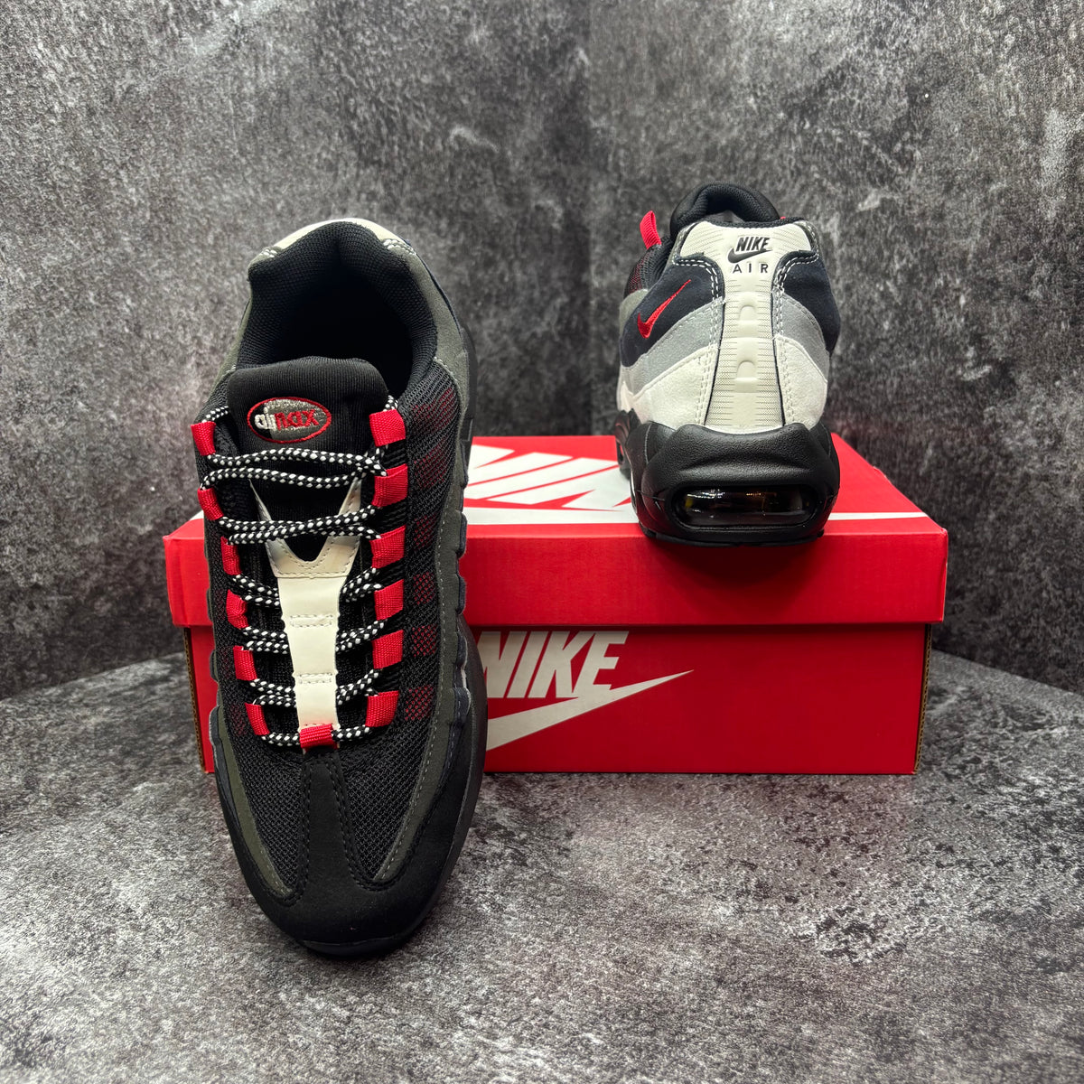 NIKE AIR MAX 95 BLACK & RED