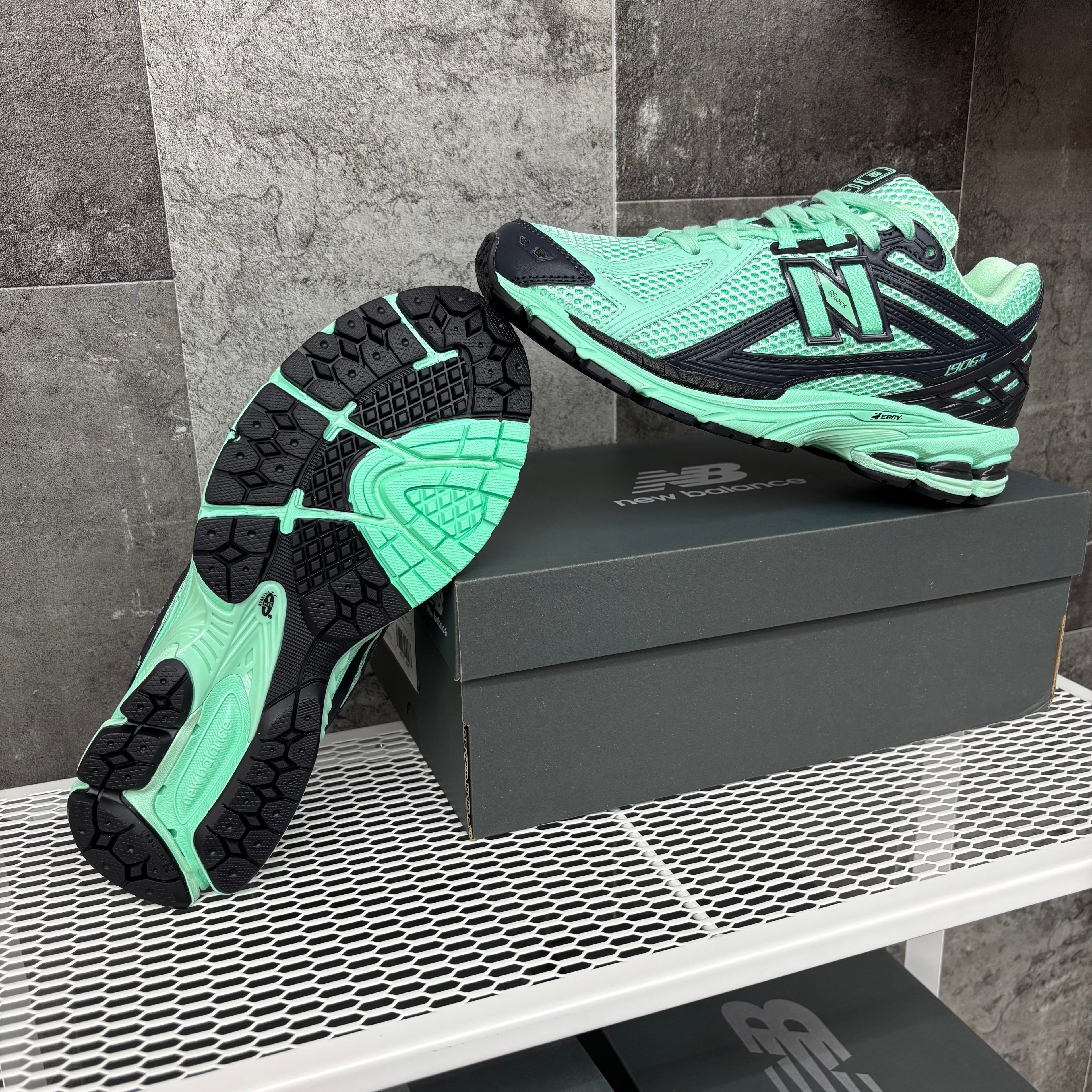 New Balance 1906R