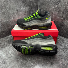 NIKE AIR MAX 95 BLACK & GREEN