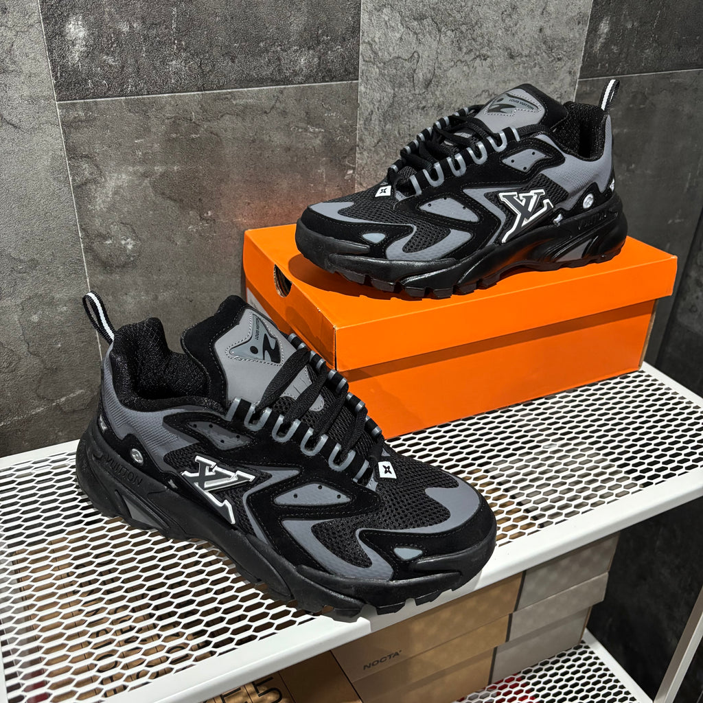 LV TATIC TRIPLE BLACK