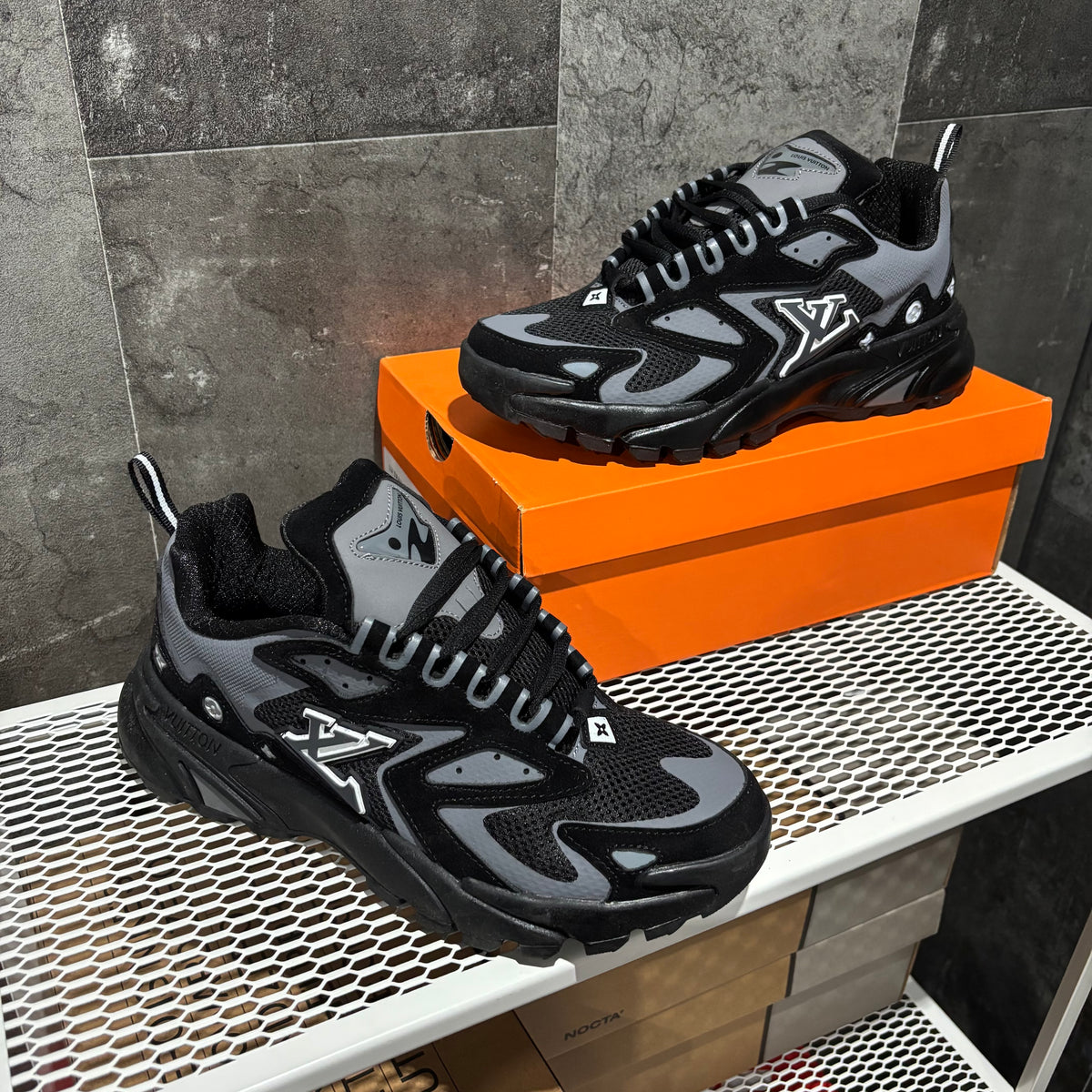 LV TATIC TRIPLE BLACK