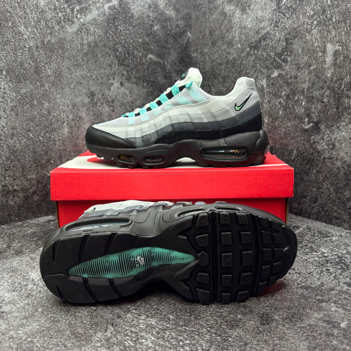 NIKE AIR MAX 95 WHITE & TOURQOISE